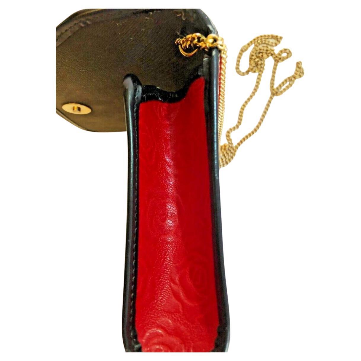 1980er Ungaro Paris Rote geprägte Umhängetasche mit Goldkette  im Zustand „Gut“ im Angebot in London, GB