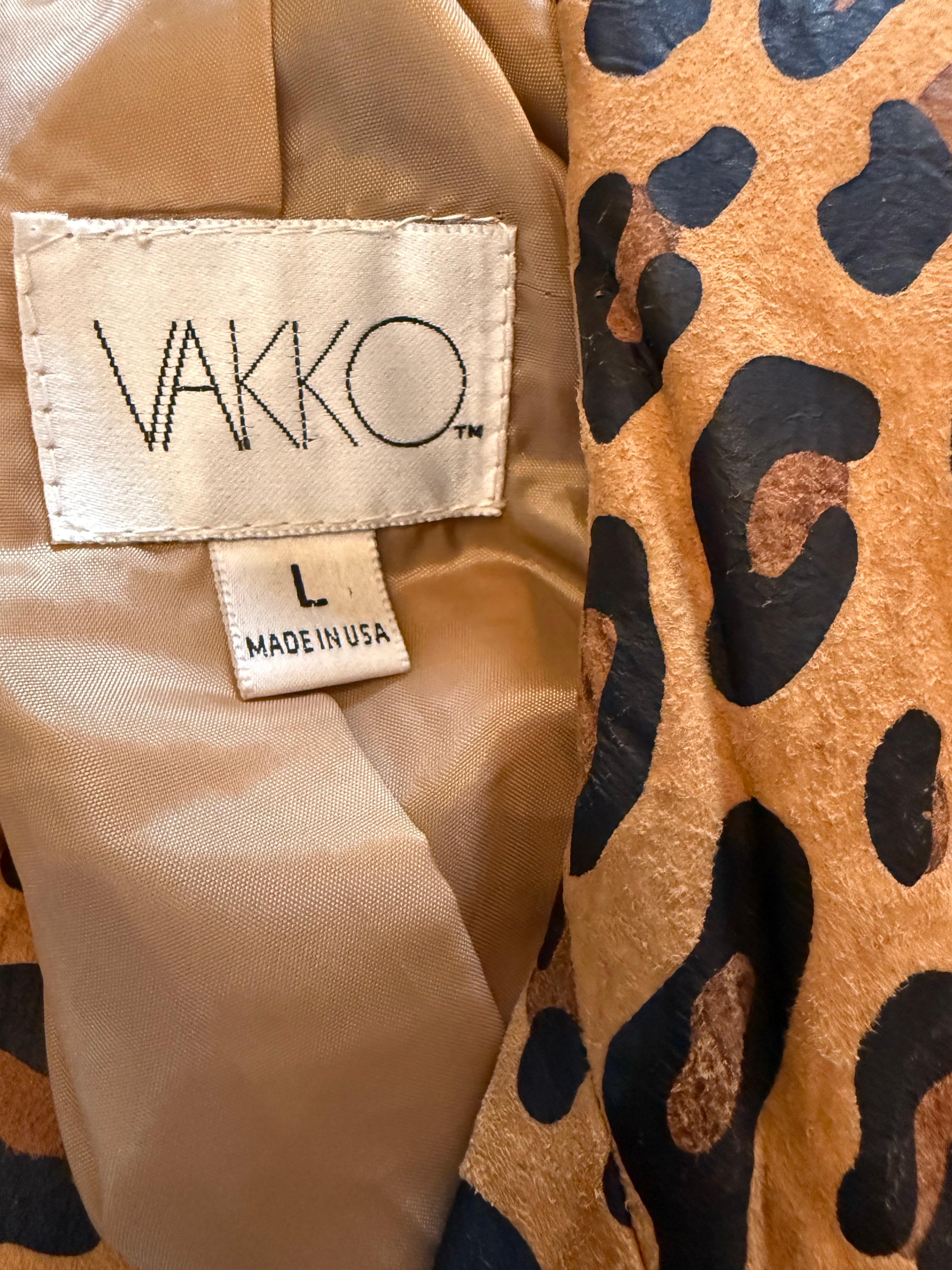 Veste de motard en daim imprimé léopard Vakko des années 1980 avec détails zippés en vente 13