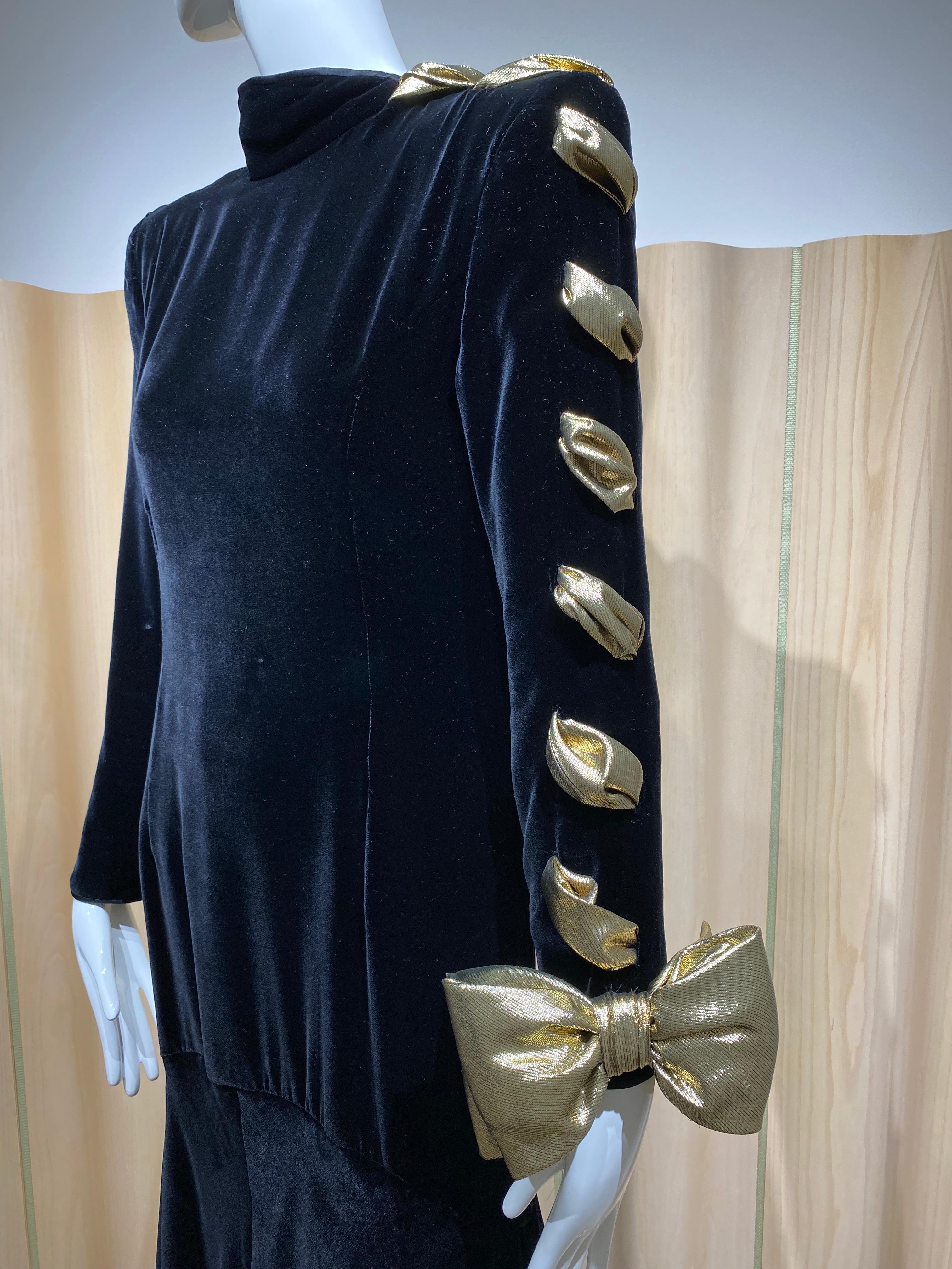 1980s VALENTINO Black Velvet Long sleeve Gown with Gold Bow In Excellent Condition In Beverly Hills, CA