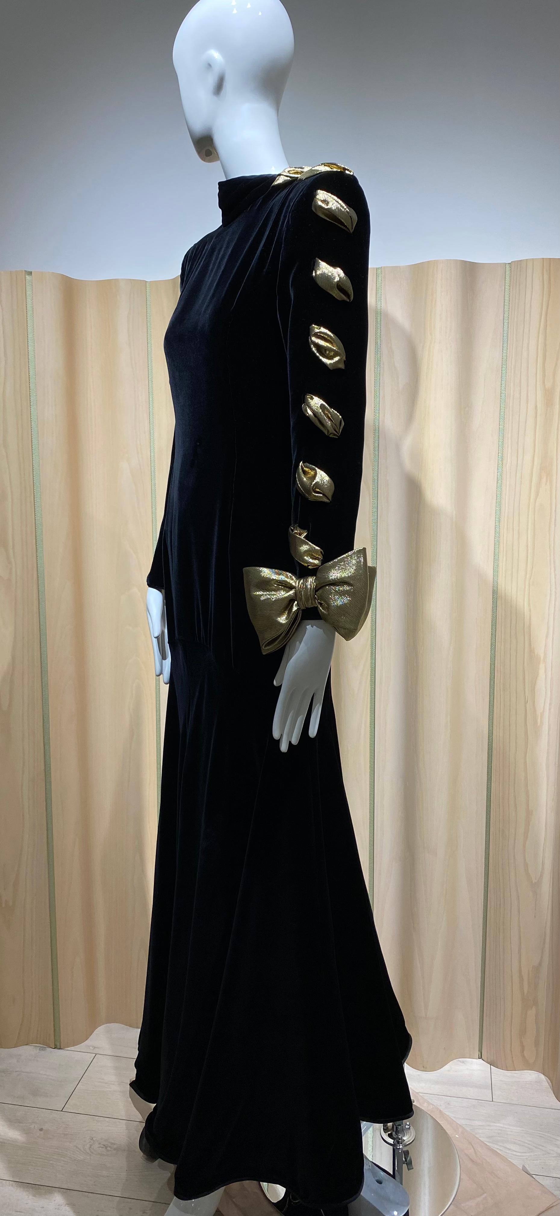 1980s VALENTINO Black Velvet Long sleeve Gown with Gold Bow 4