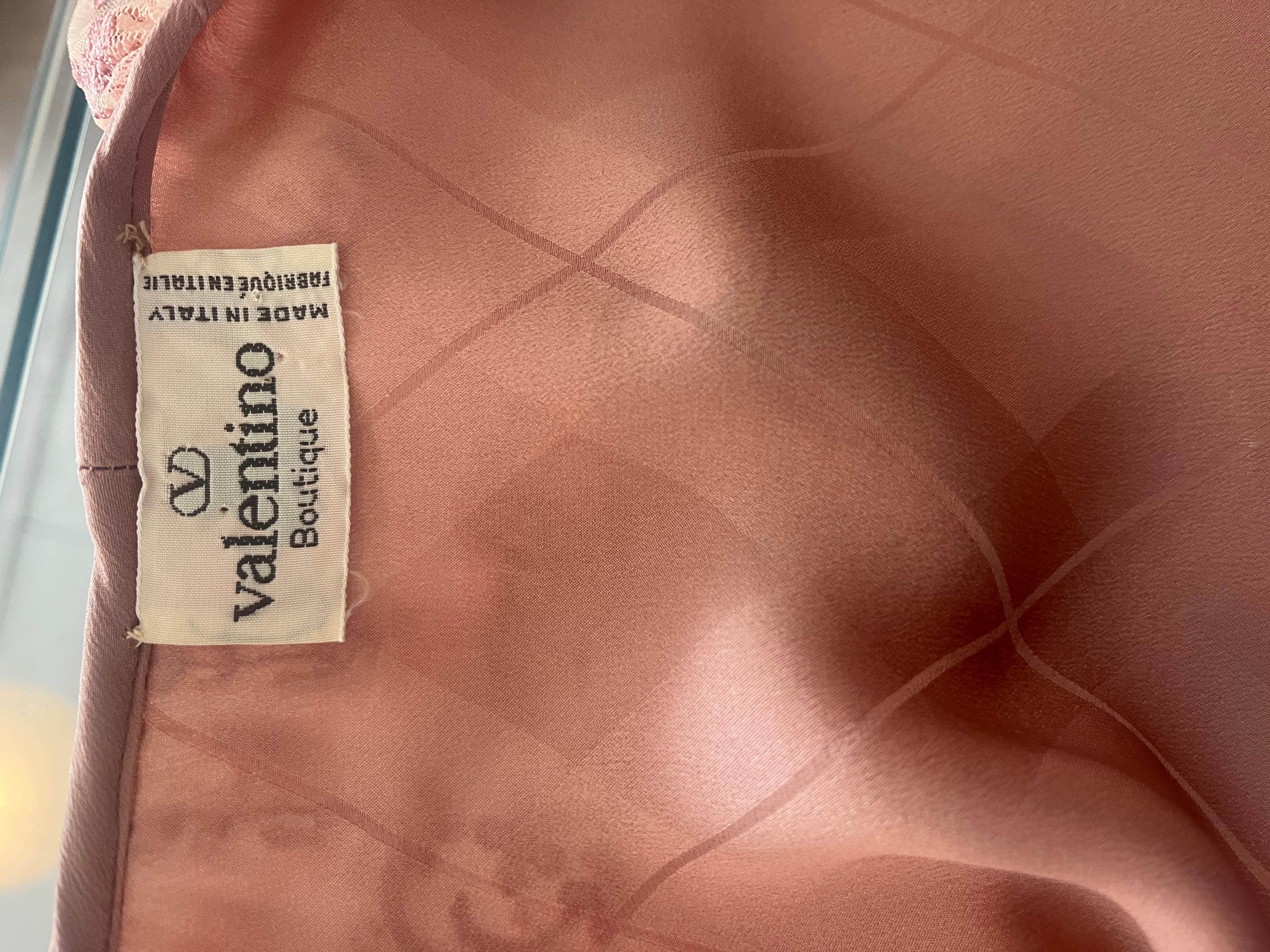 1980er Valentino Bluse aus rosa Seidenspitze in Rosa  im Angebot 4