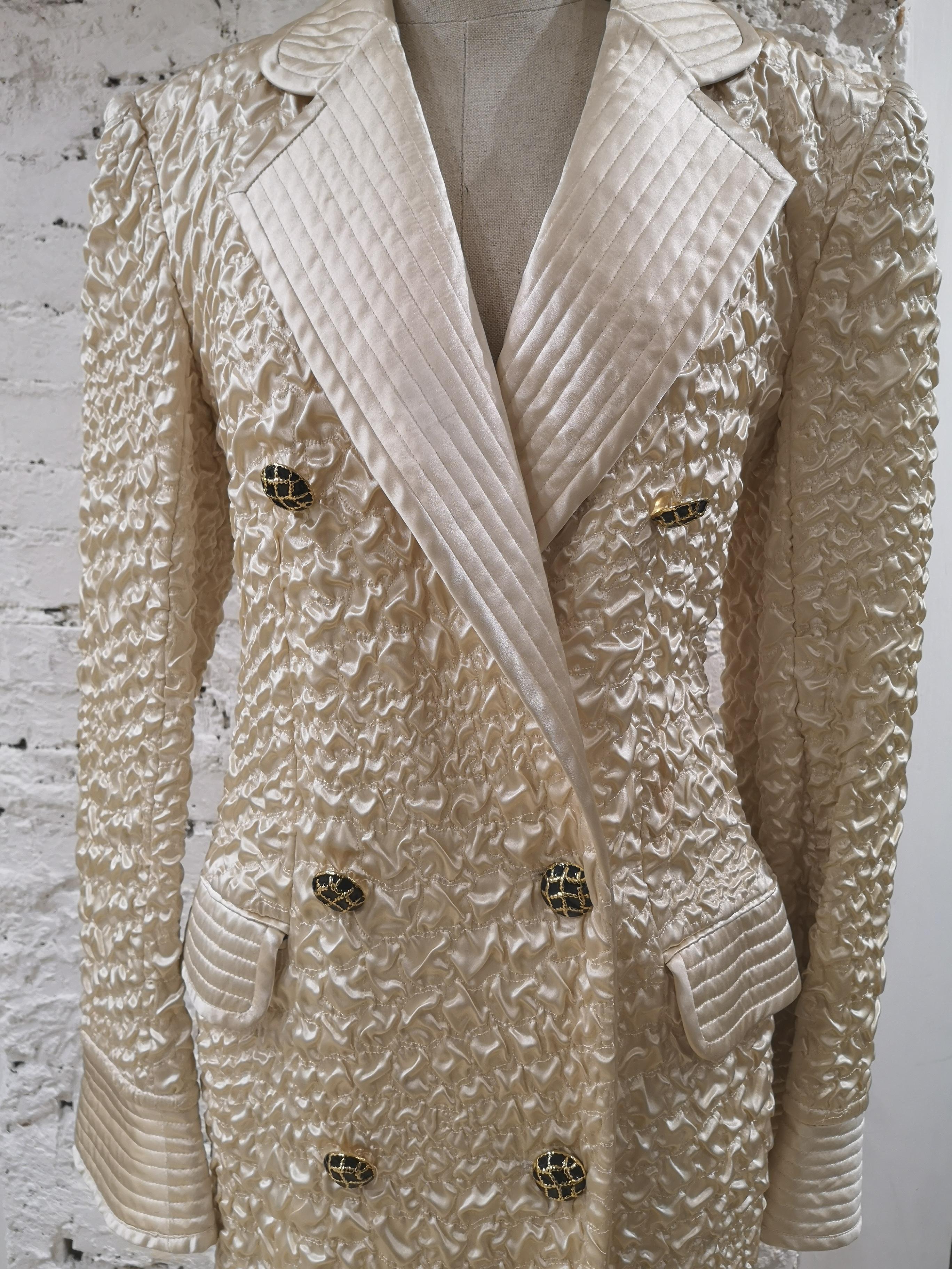 1980s Valentino cream coat
Valentino vintage cream long coat embellished with black tone buttons 
totally made in italy in size 10
it is a sample, it's unworn but shows some fucsia stains on the back, on the top of the right shoulder
