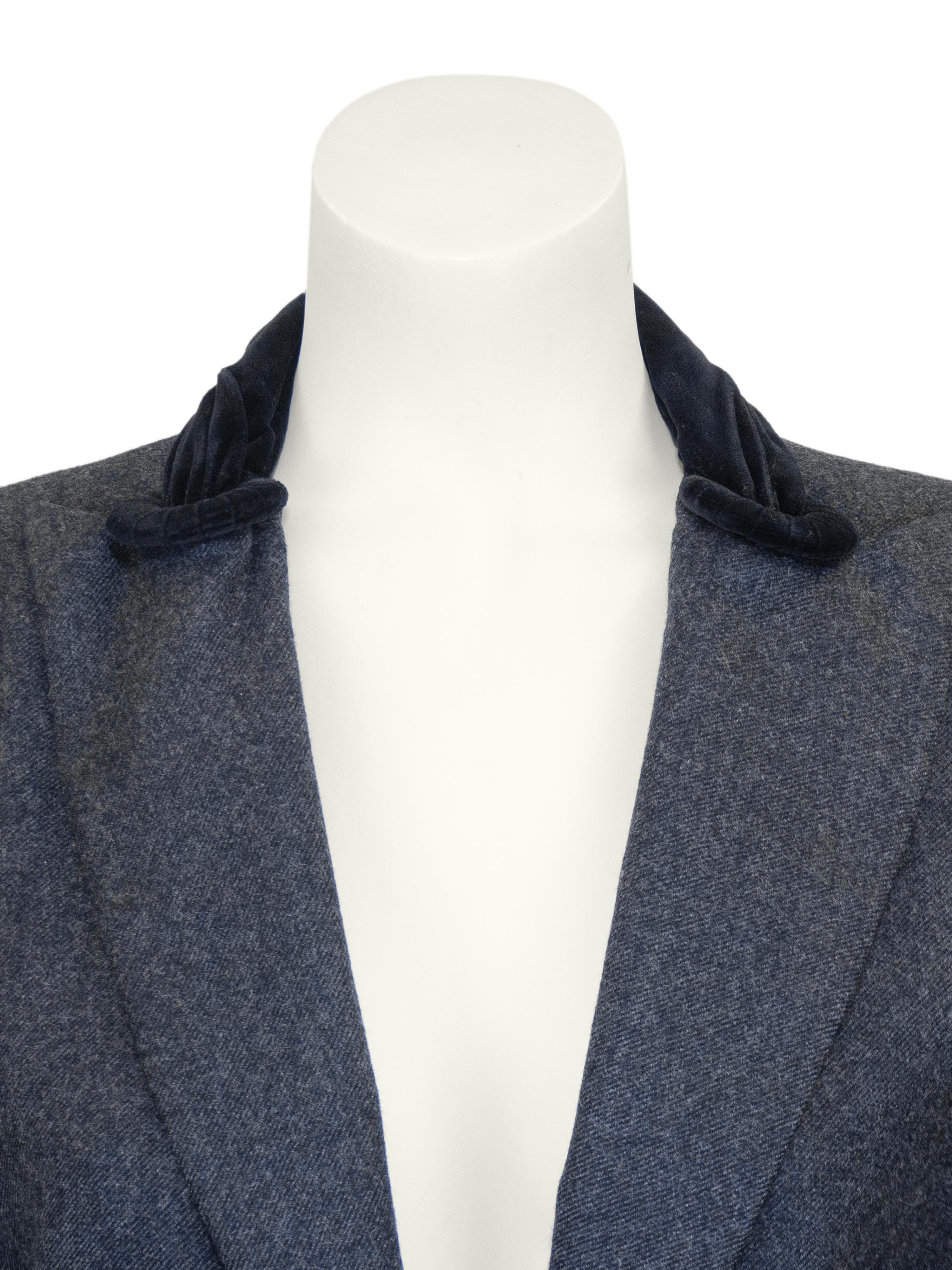 Women's 1980s Valentino Grey Skirt Suit with Black Velvet Collar For Sale