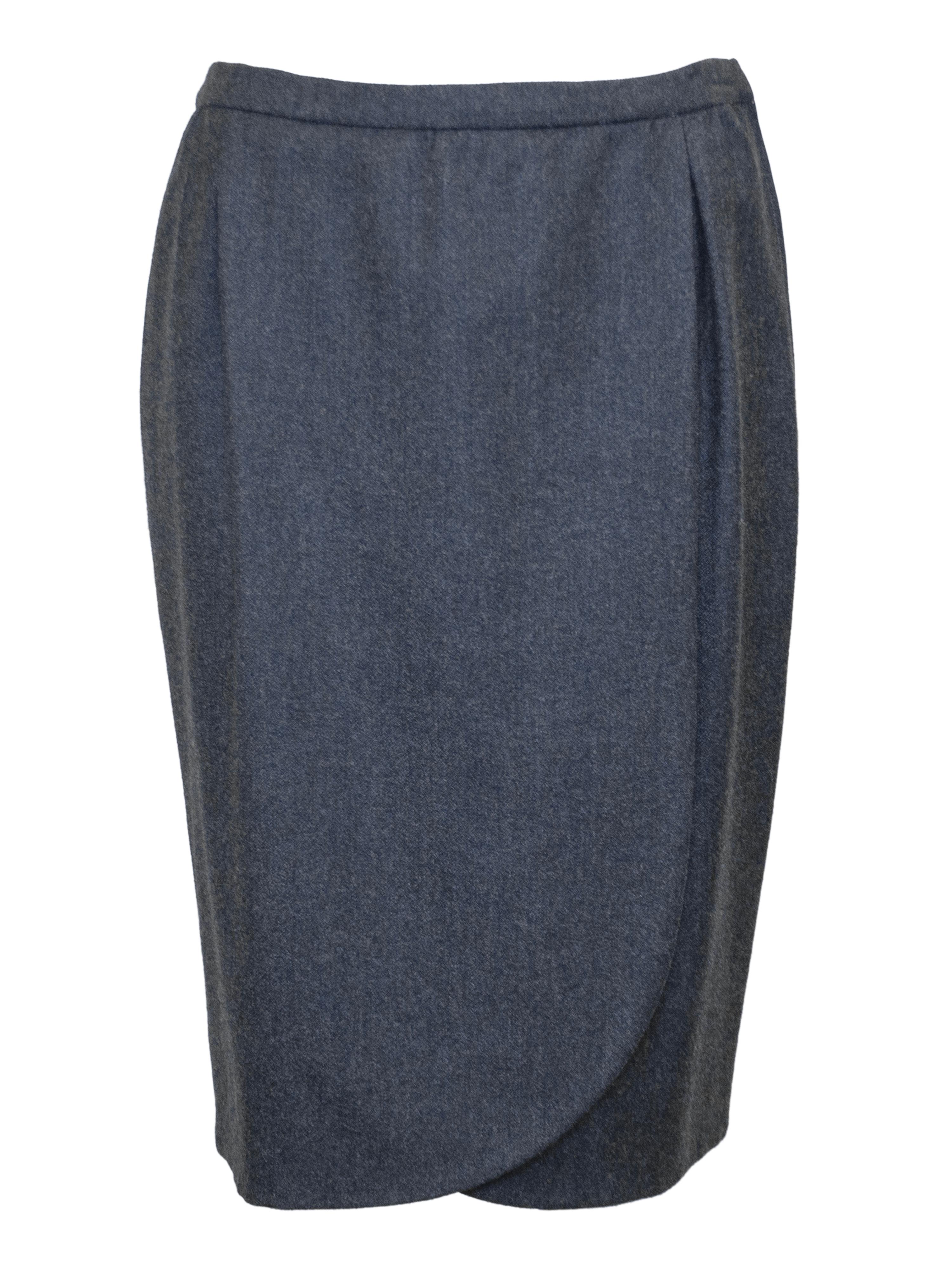1980s Valentino Grey Skirt Suit with Black Velvet Collar For Sale 1