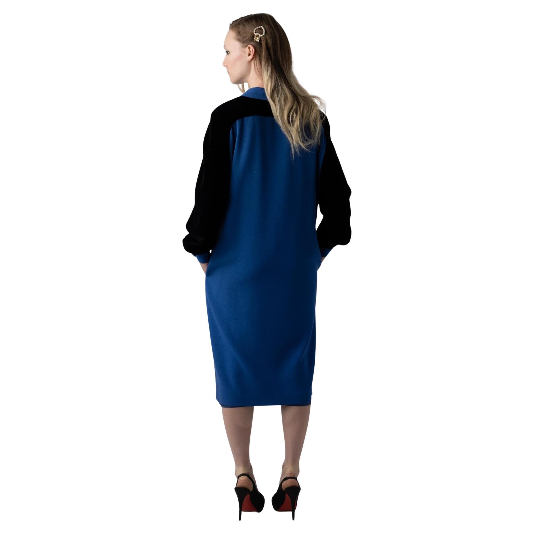 Valentino Miss V blue wool and black velvet midi dress

EU 46
US 12 

EU 46 / US 12, Shoulder to Shoulder 19