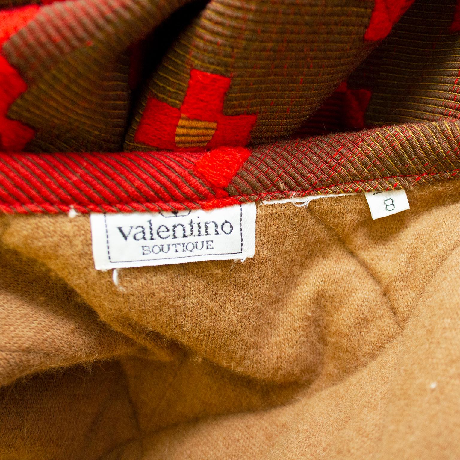 Valentino - Veste aztèque brodée rouge et marron des années 1980 en vente 1