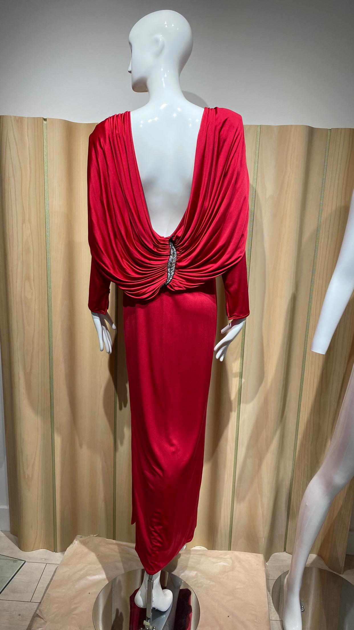 1980s  Valentino Rotes Kleid aus Seidenjersey mit offenem Rücken im Angebot 6