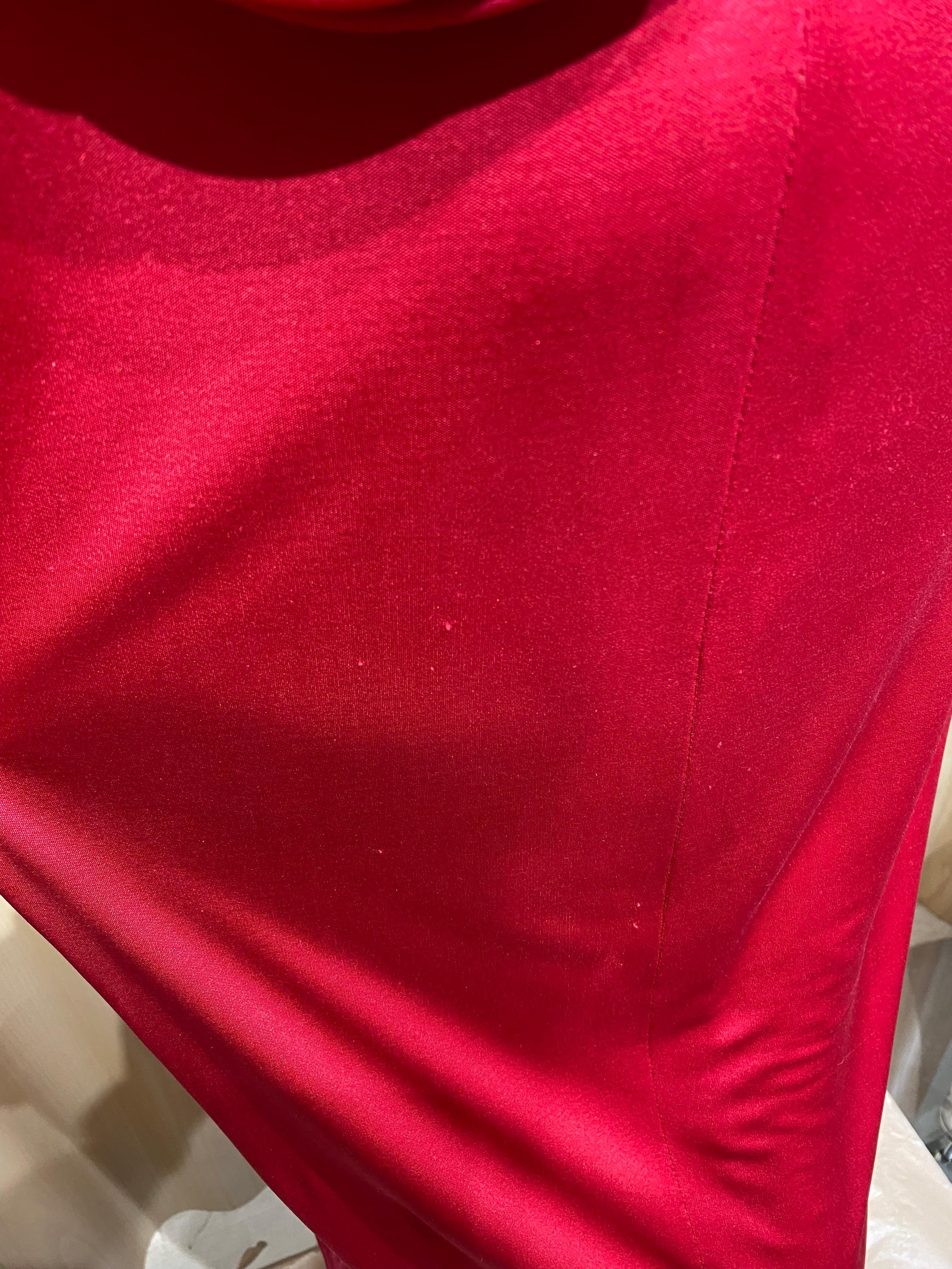 1980s  Valentino Rotes Kleid aus Seidenjersey mit offenem Rücken im Angebot 11