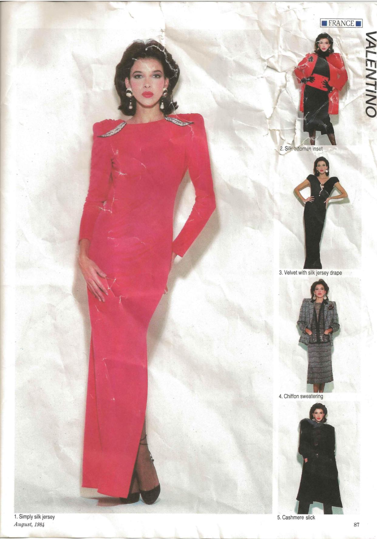 1980s  Valentino Rotes Kleid aus Seidenjersey mit offenem Rücken im Angebot 13