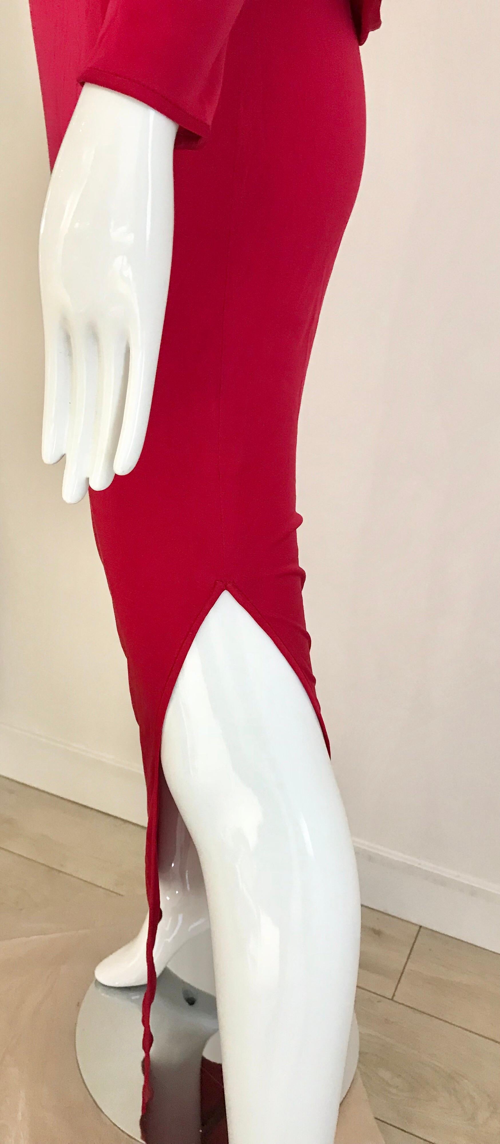1980s  Valentino Rotes Kleid aus Seidenjersey mit offenem Rücken im Angebot 2
