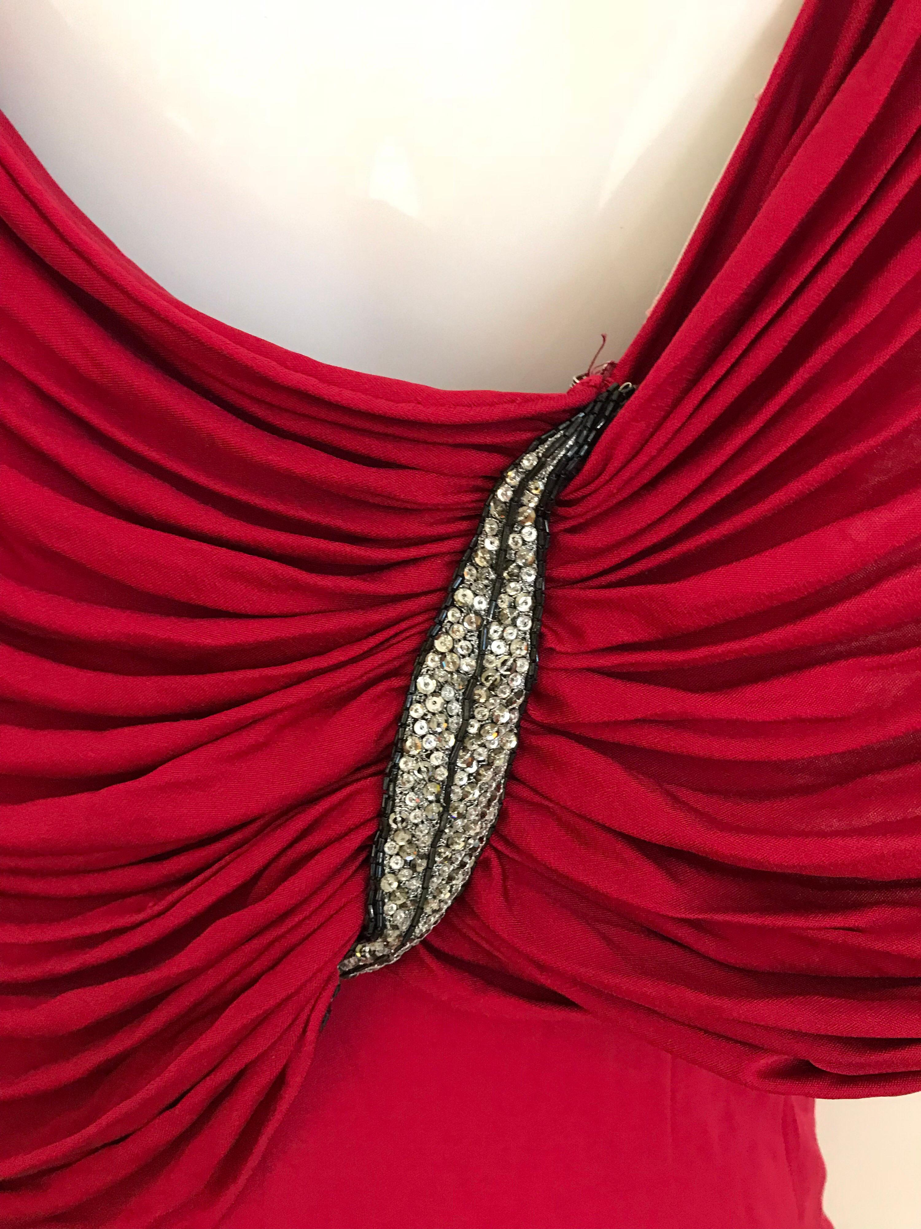 1980s  Valentino Rotes Kleid aus Seidenjersey mit offenem Rücken im Angebot 3