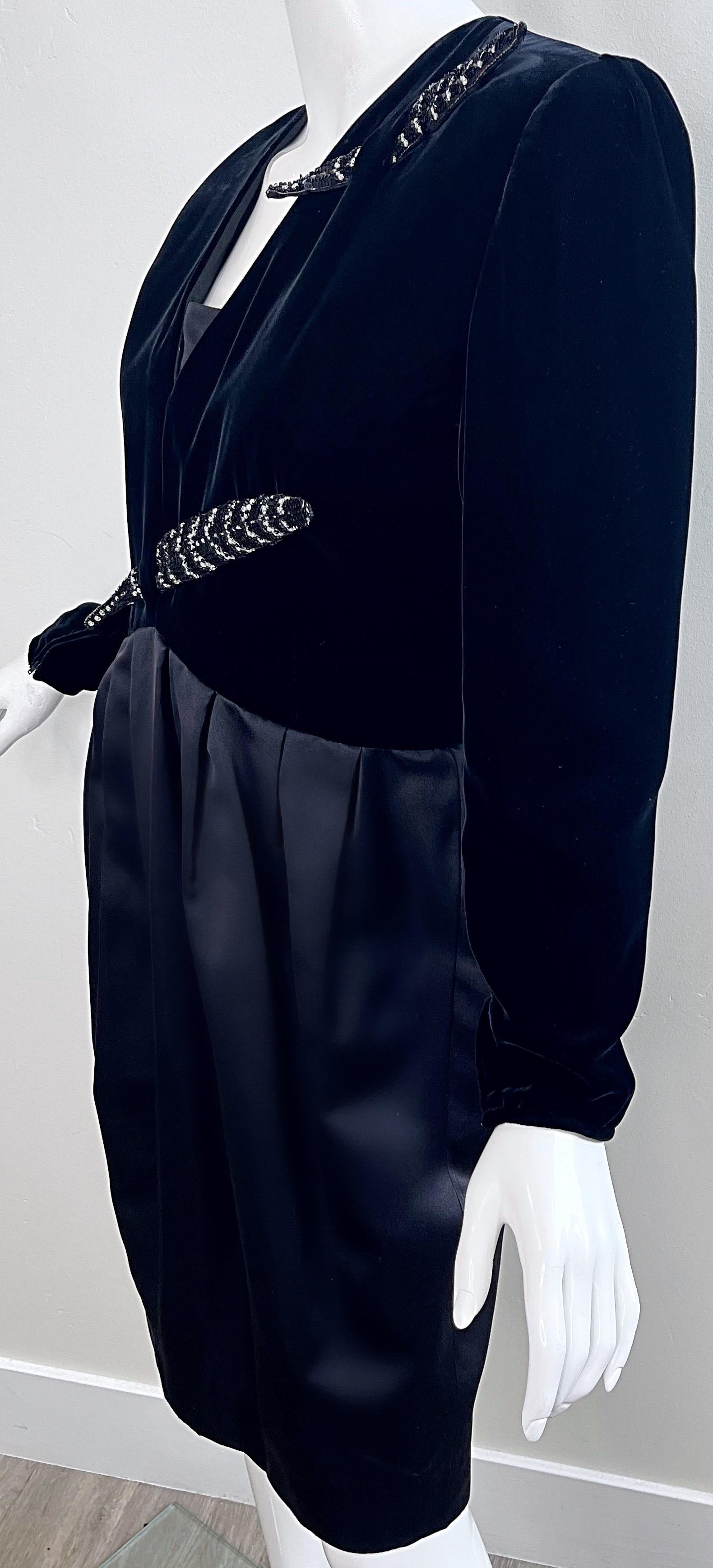 1980s Valentino Size 10 Black Beaded Feather Velvet + Silk Vintage 80s Dress For Sale 2