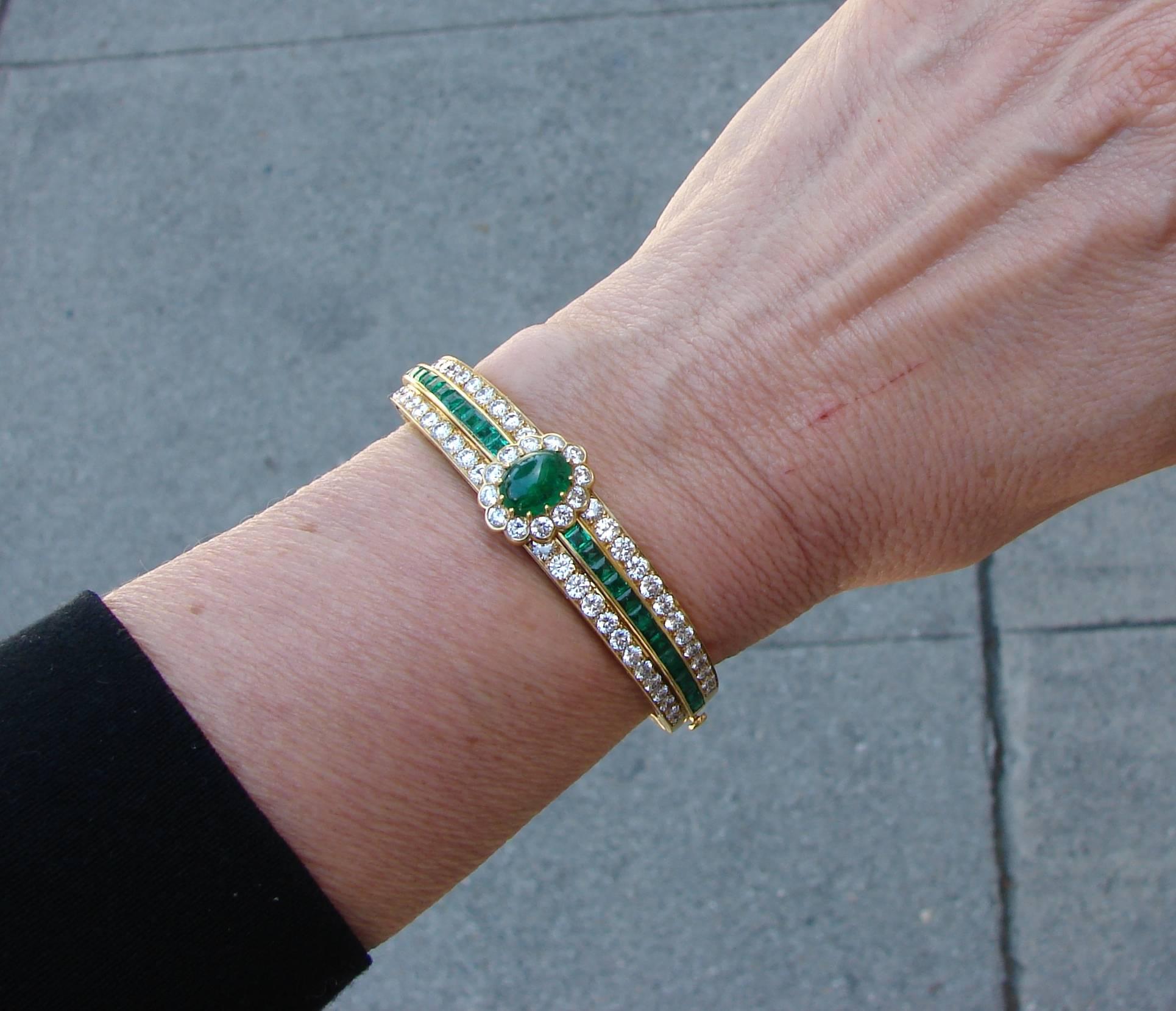 Van Cleef & Arpels Emerald Diamond Yellow Gold Bangle Bracelet VCA 1980s 7