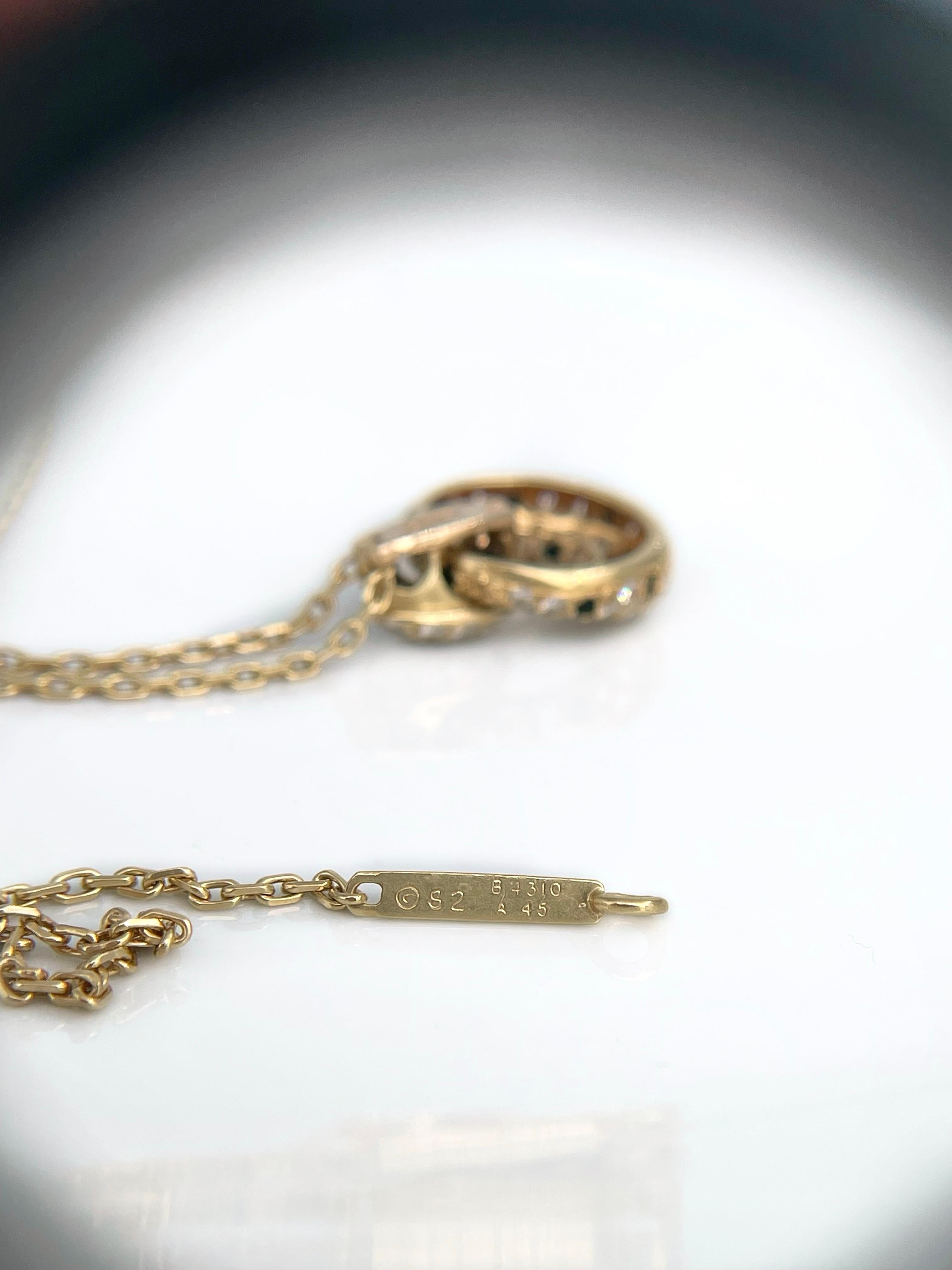 1980s Van Cleef & Arpels 18K Gold 1.2ct Diamond Chalcedony Pendant Necklace In Good Condition For Sale In Vilnius, LT