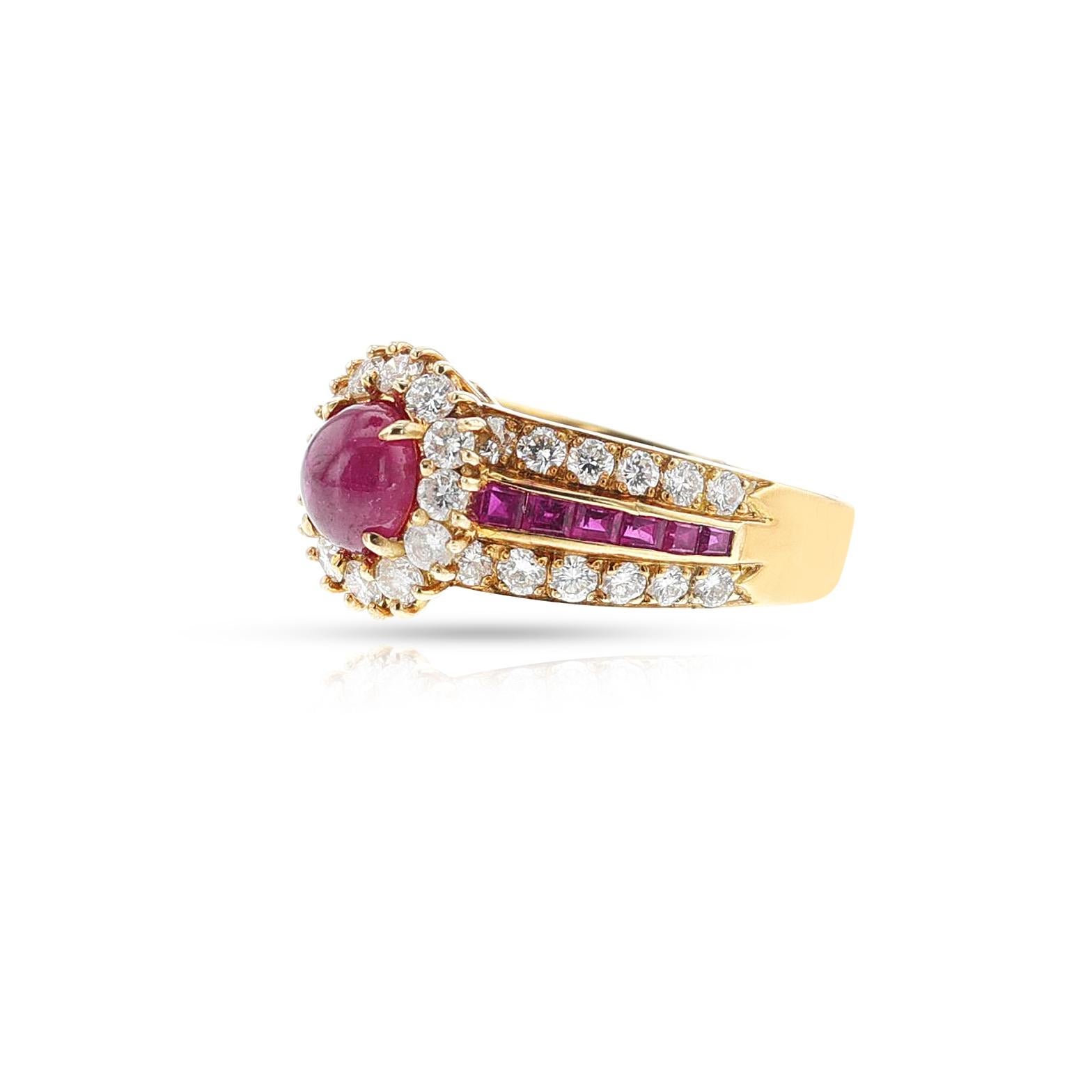 Anillo Van Cleef & Arpels de los años 80 con cabujón de rubí y halo de diamantes, 18k en venta 2
