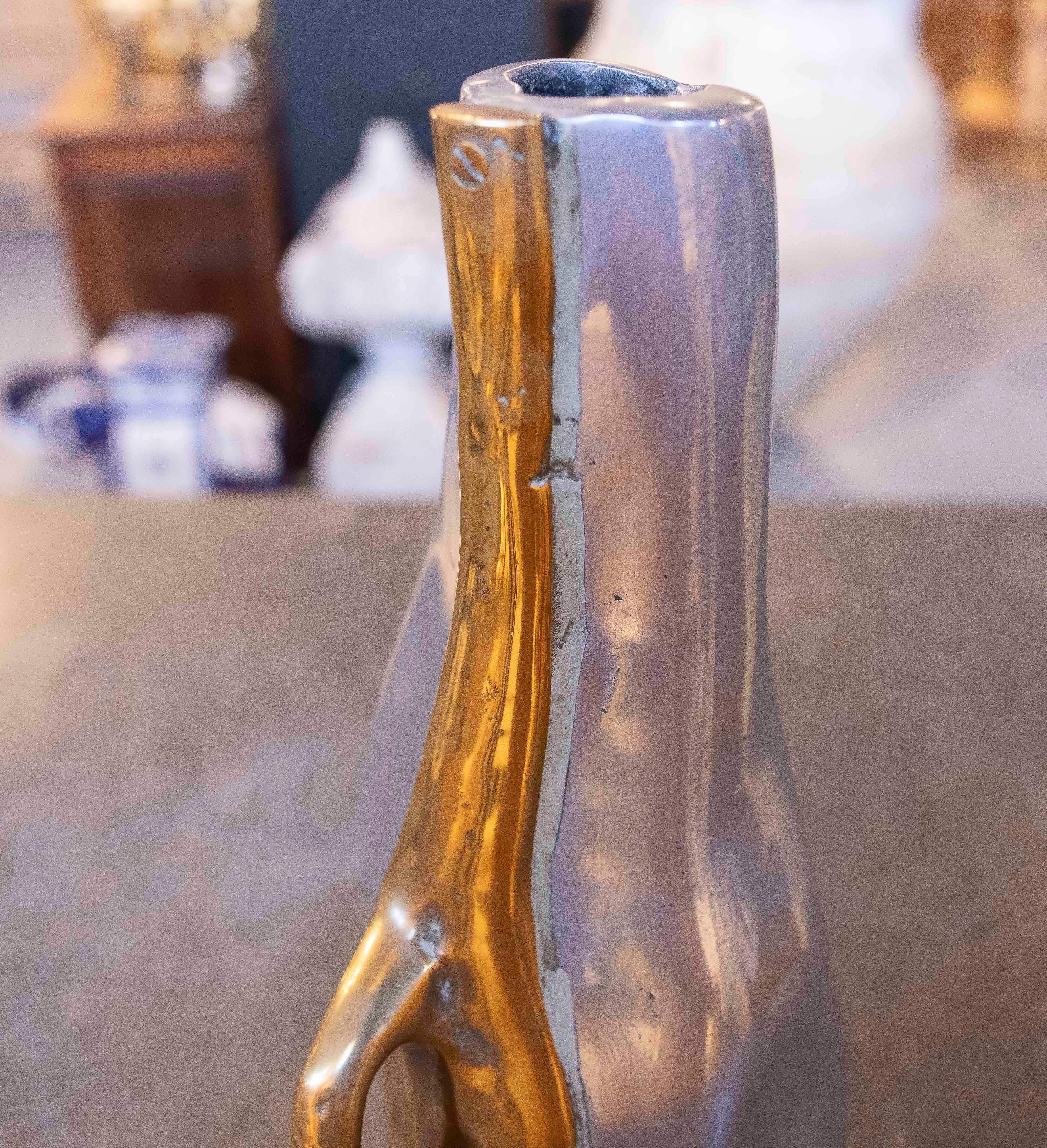 Vaso anni '80 in bronzo dorato e argentato dell'artista David Marshall in vendita 5