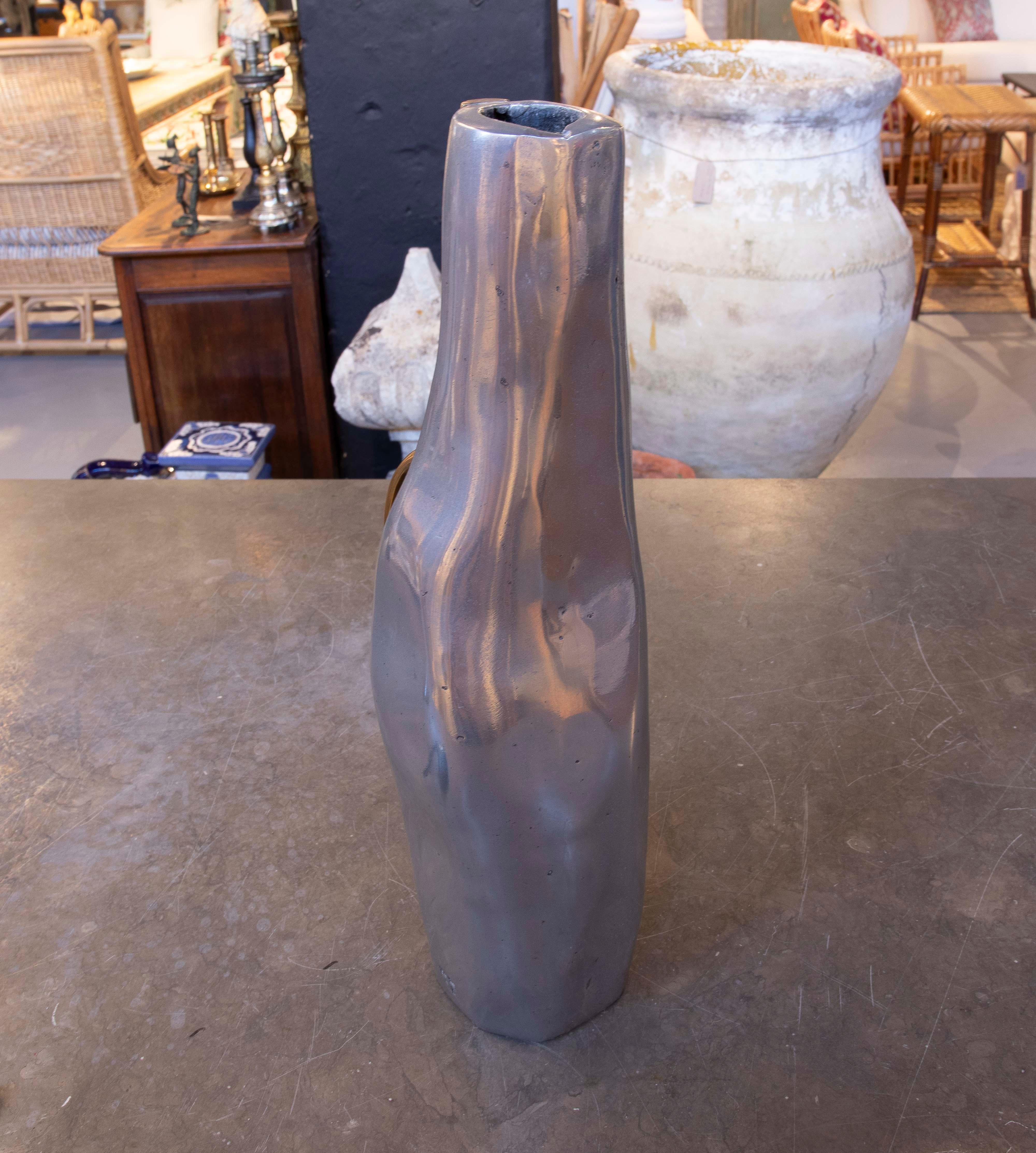 Spagnolo Vaso anni '80 in bronzo dorato e argentato dell'artista David Marshall in vendita