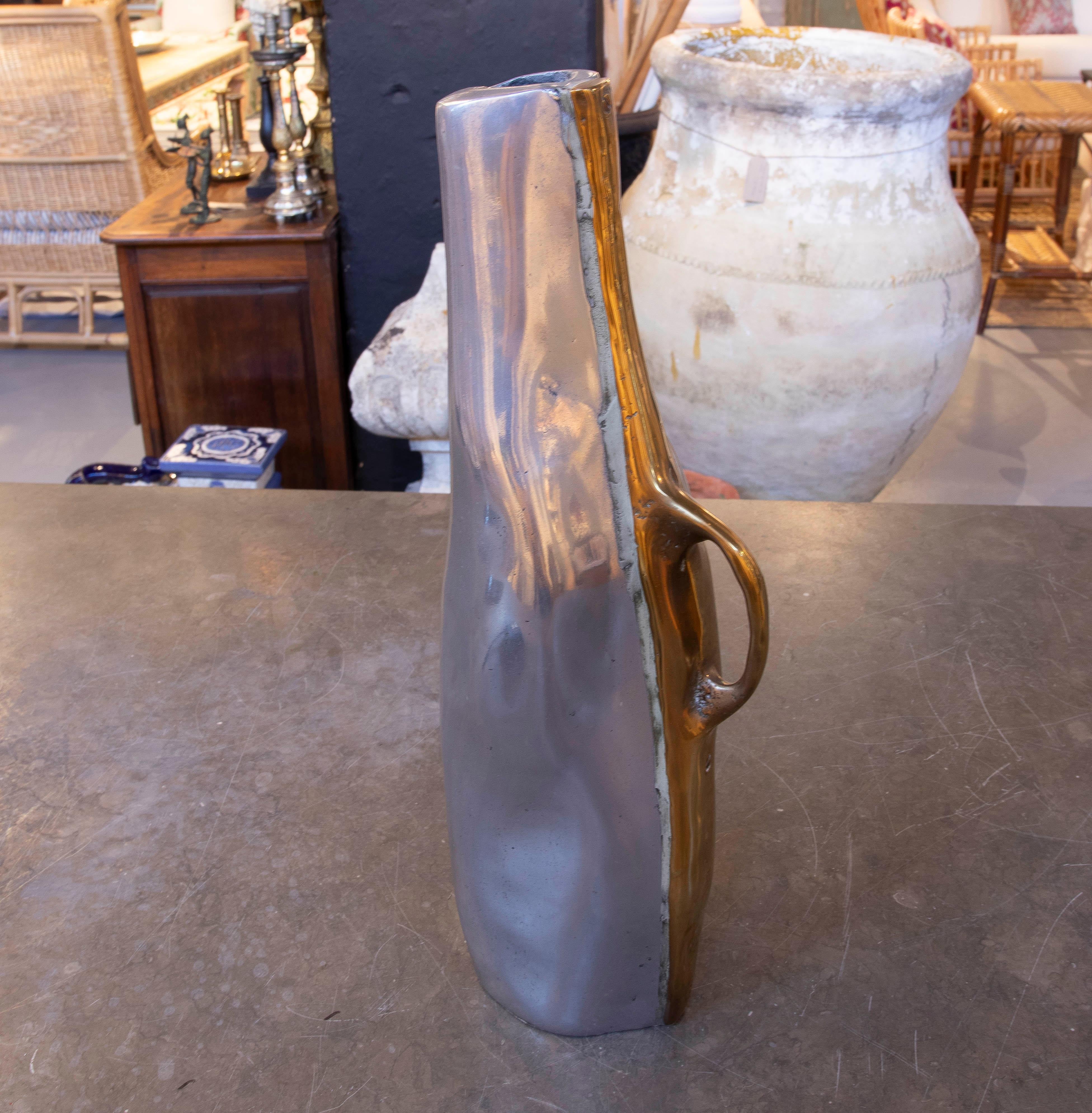 Vaso anni '80 in bronzo dorato e argentato dell'artista David Marshall in vendita 1