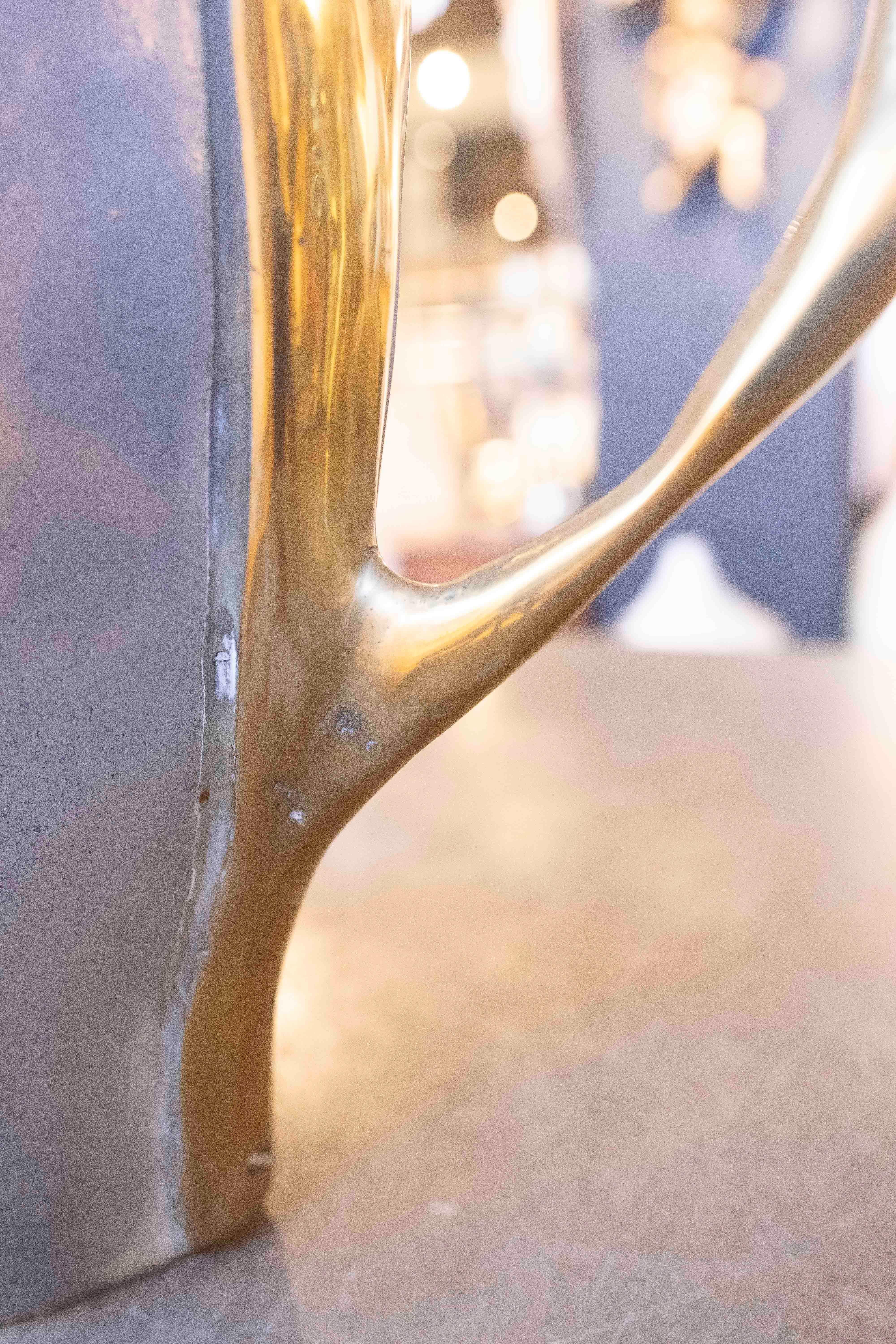 Vaso anni '80 in bronzo dorato e argentato dell'artista David Marshall in vendita 4