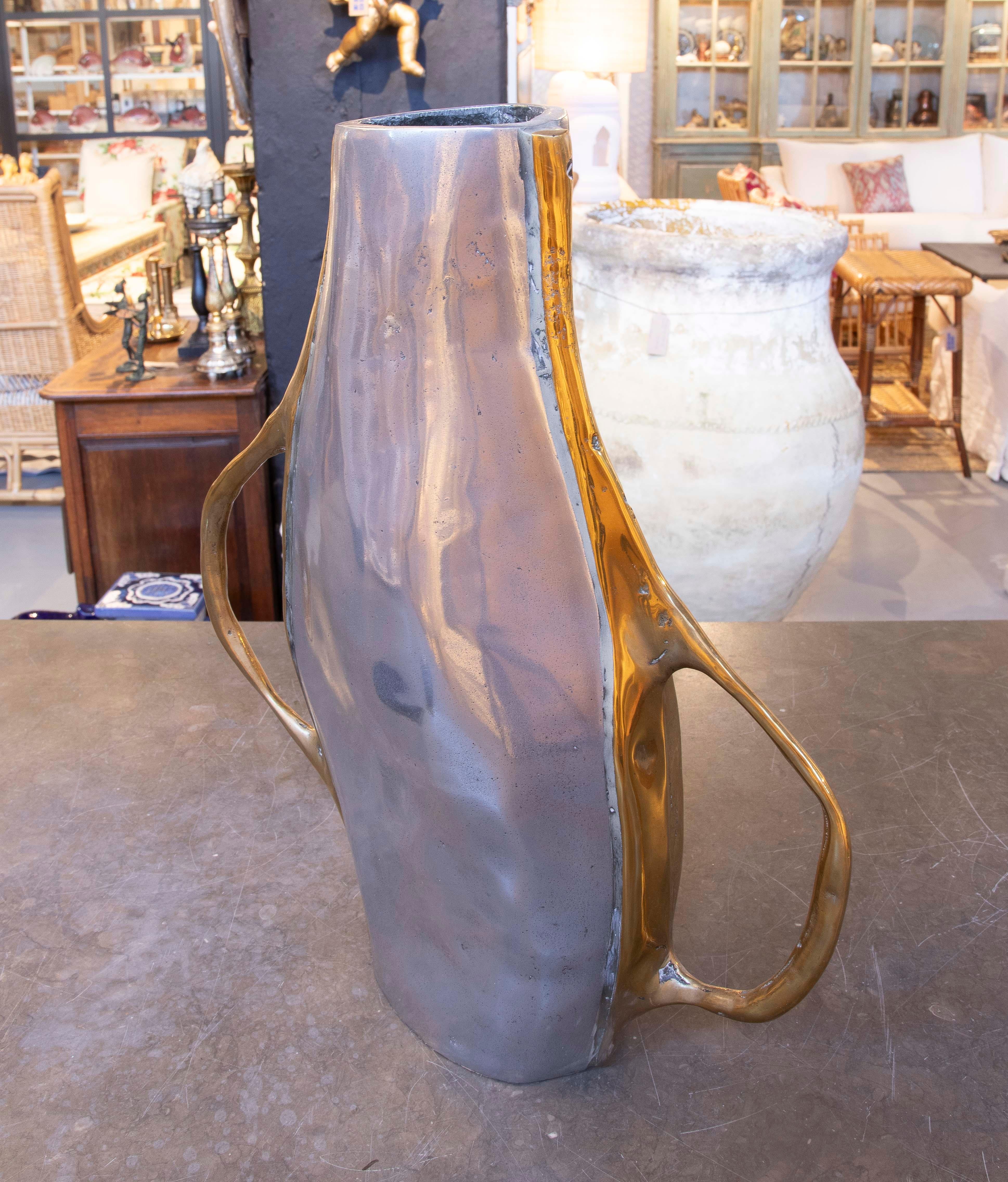 Vaso anni '80 in bronzo dorato e argentato dell'artista David Marshall In condizioni buone in vendita a Marbella, ES