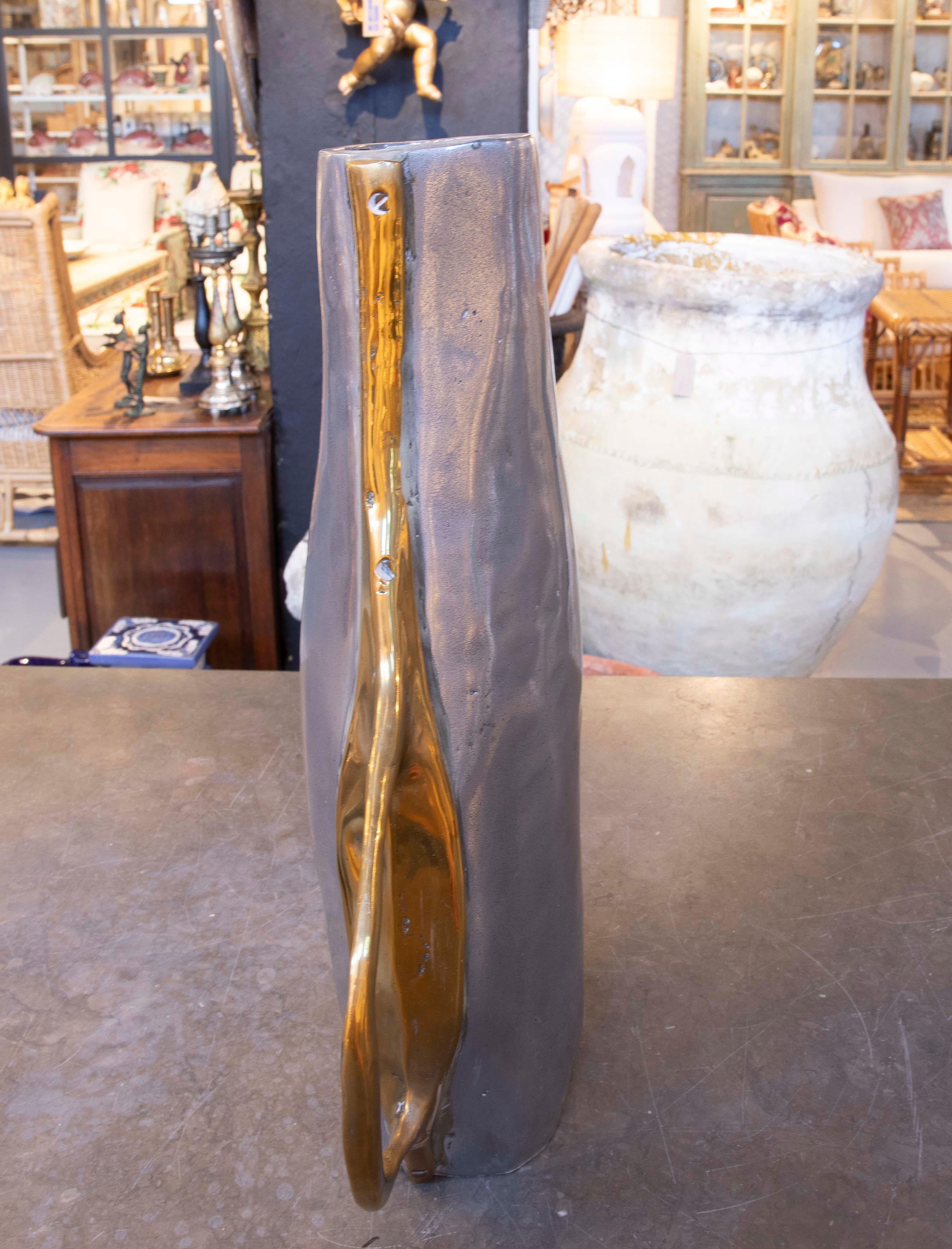 XX secolo Vaso anni '80 in bronzo dorato e argentato dell'artista David Marshall in vendita