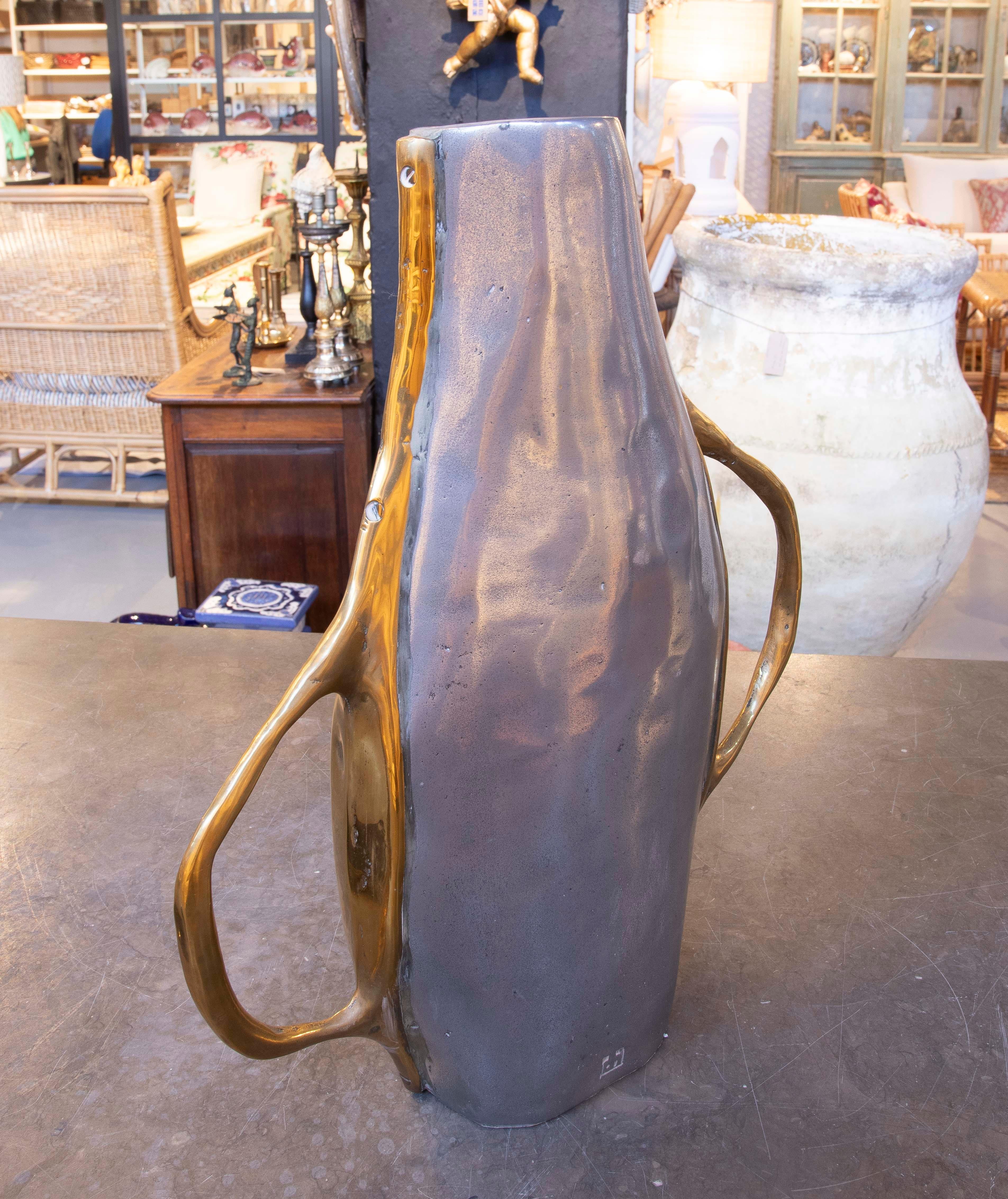 Bronzo Vaso anni '80 in bronzo dorato e argentato dell'artista David Marshall in vendita
