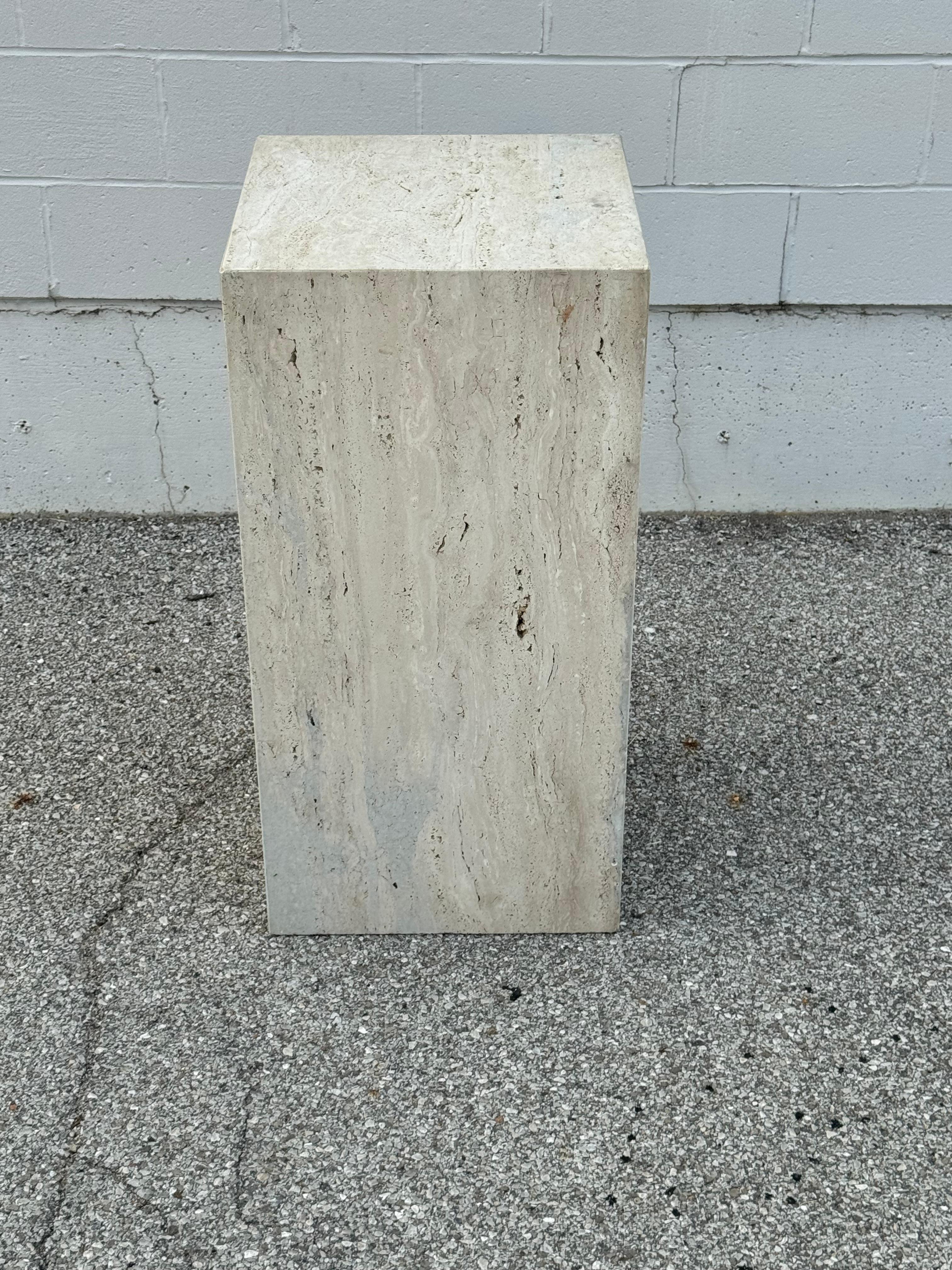 Mid-Century Modern 1980s Vein Cut Italian Beige Travertine Pedestal Art Display - Stand or Column