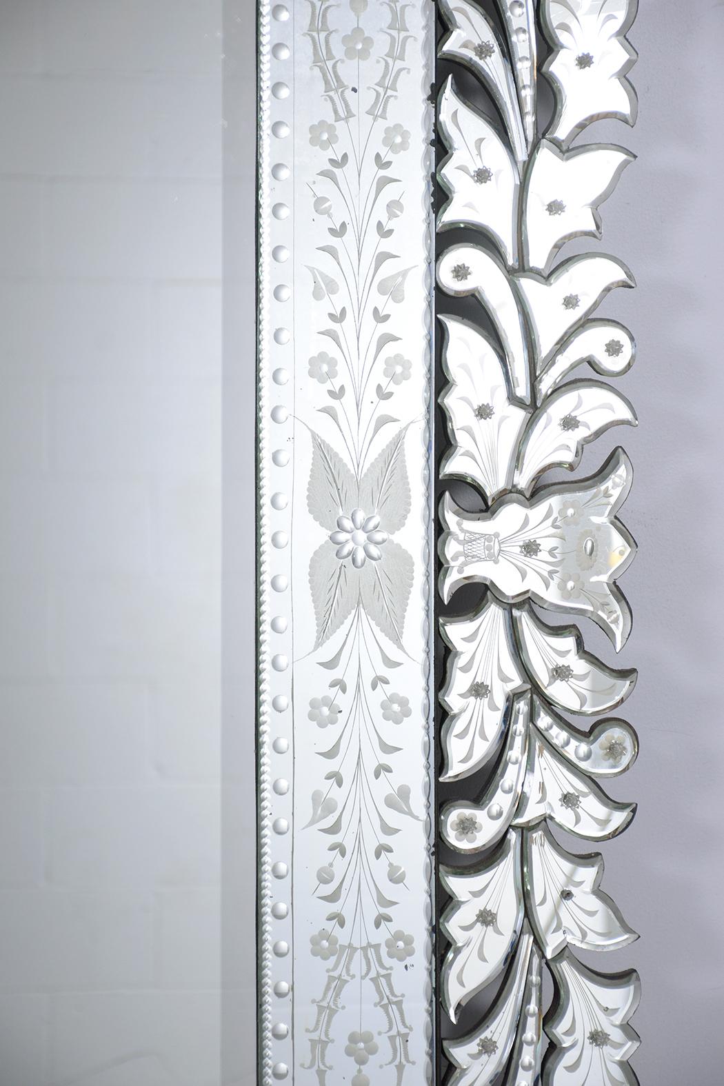Biseauté Miroir vénitien gravé des années 1980