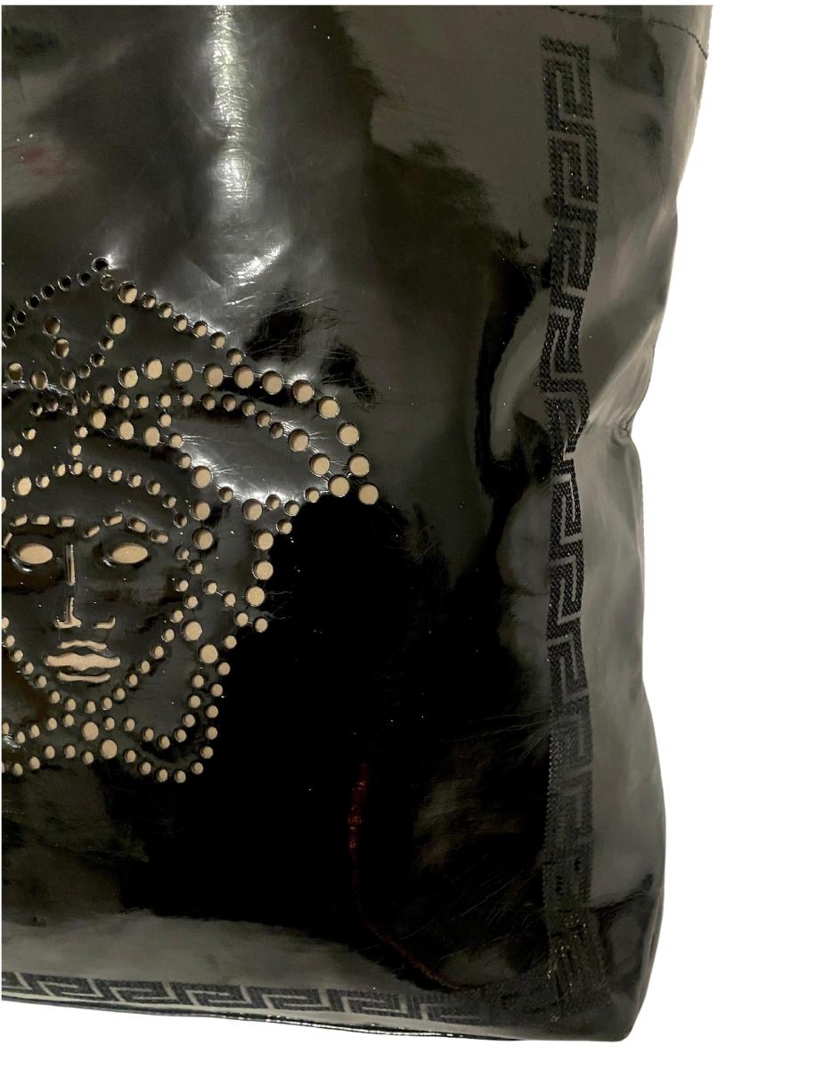 1980s Versace Black Patent Leather Medusa Cut Out Tote Bag In Good Condition For Sale In London, GB