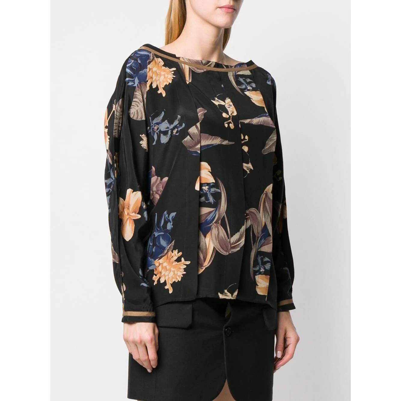 1980s Versace Black Silk Loose-fit Blouse with Floral Print all over In Excellent Condition In Lugo (RA), IT