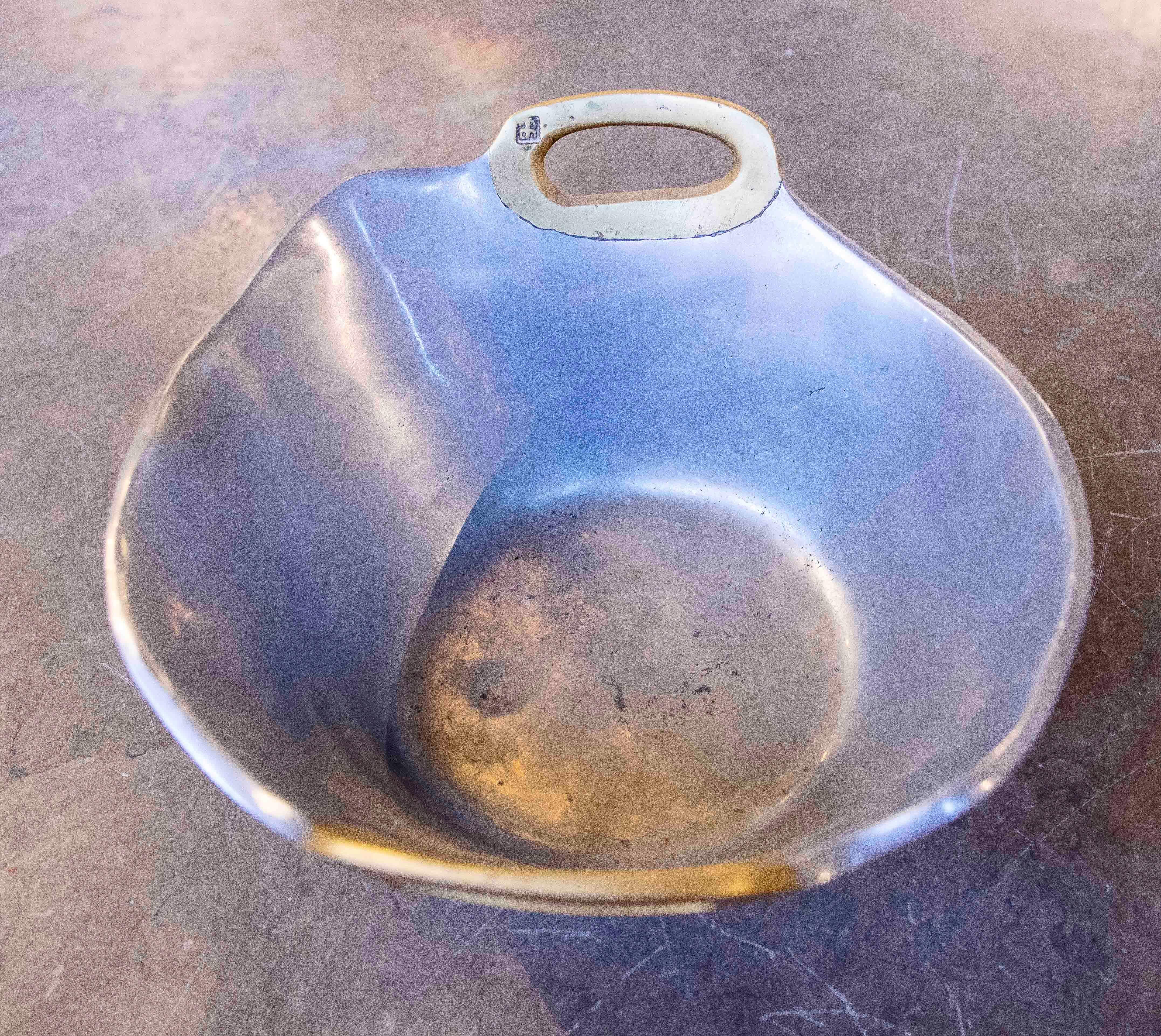 Vase des années 1980 en bronze doré et plaqué argent de l'artiste David Marshall en vente 7