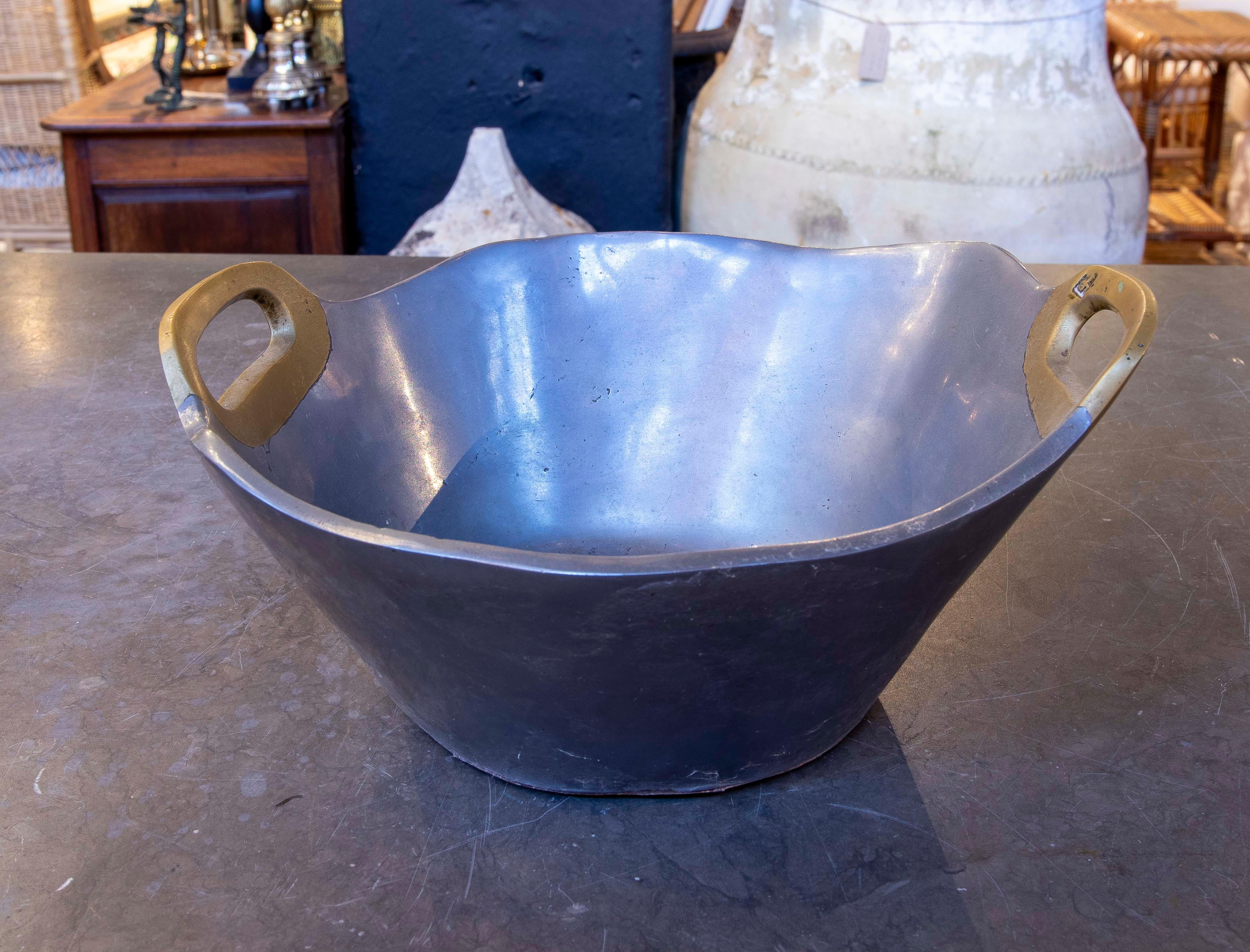 Espagnol Vase des années 1980 en bronze doré et plaqué argent de l'artiste David Marshall en vente