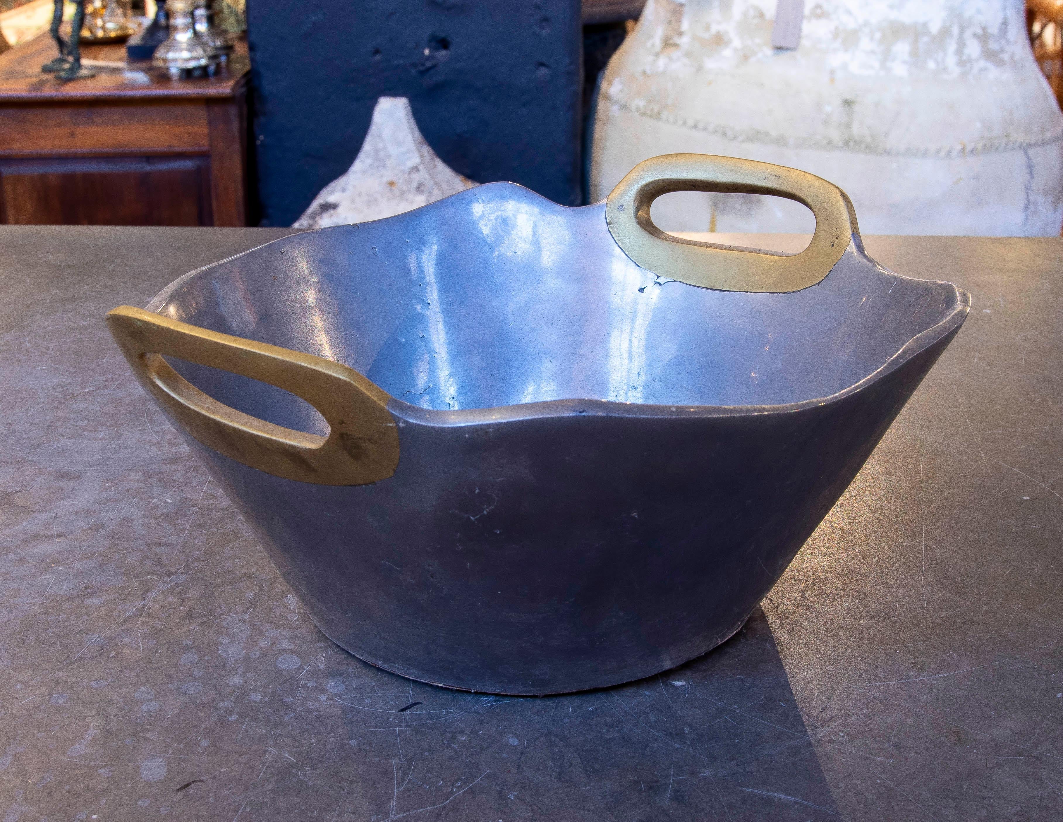 20ième siècle Vase des années 1980 en bronze doré et plaqué argent de l'artiste David Marshall en vente