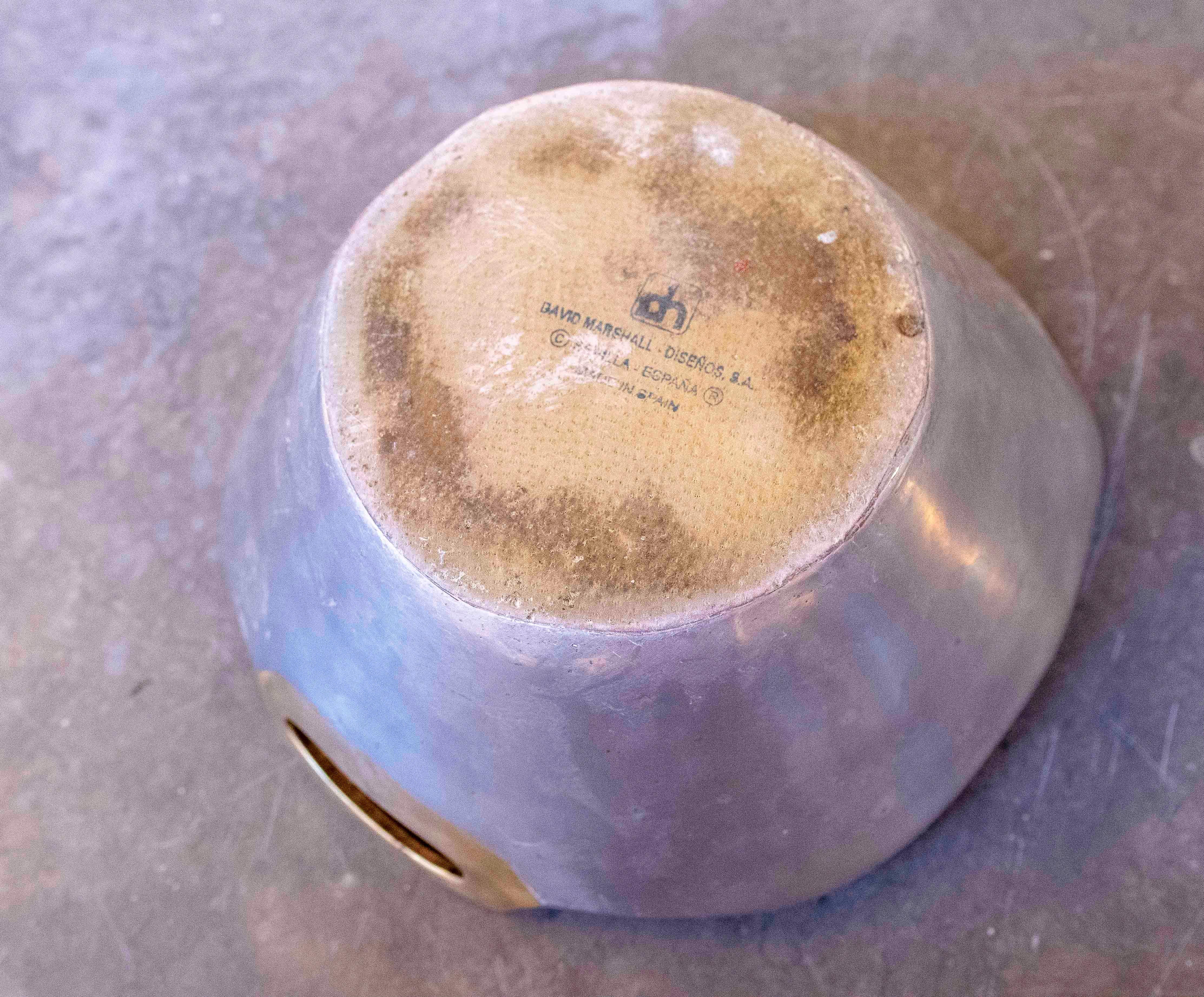 Vase des années 1980 en bronze doré et plaqué argent de l'artiste David Marshall en vente 2