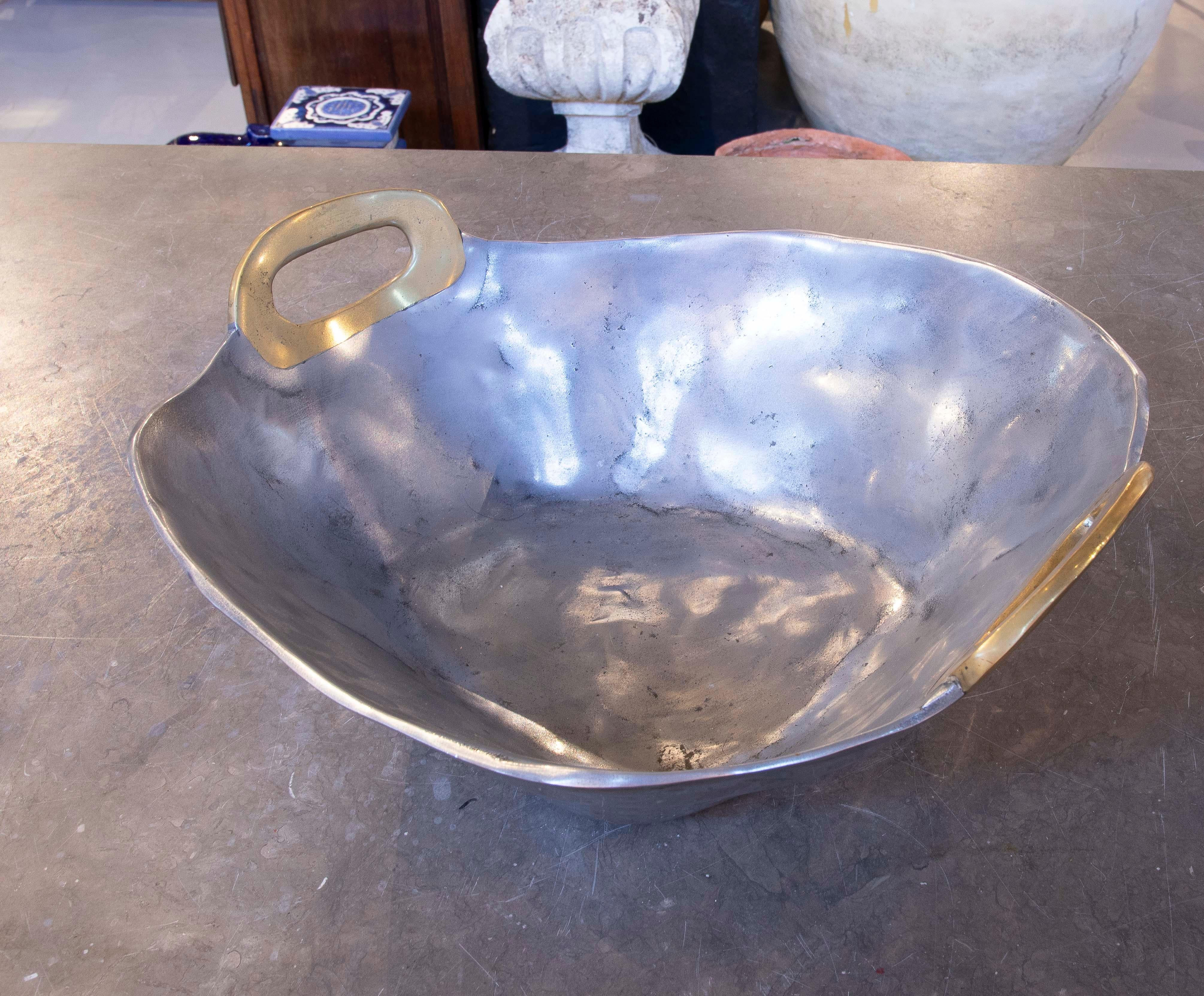 Vasija de los años 80 en bronce dorado y plateado del artista David Marshall en venta 3