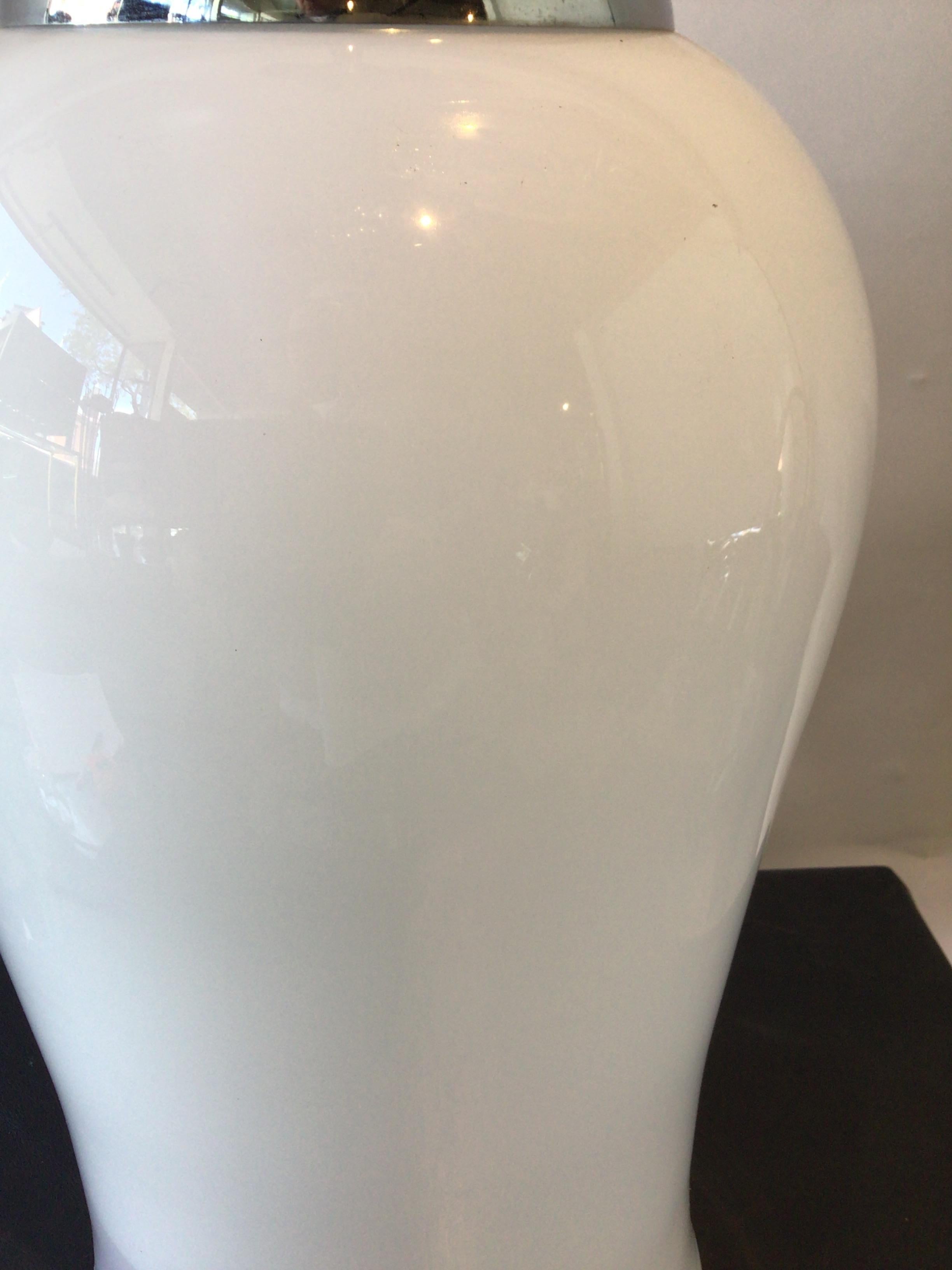 1980er Vetri-Lampe aus weißem Muranoglas mit Chrom-Akzenten im Angebot 1