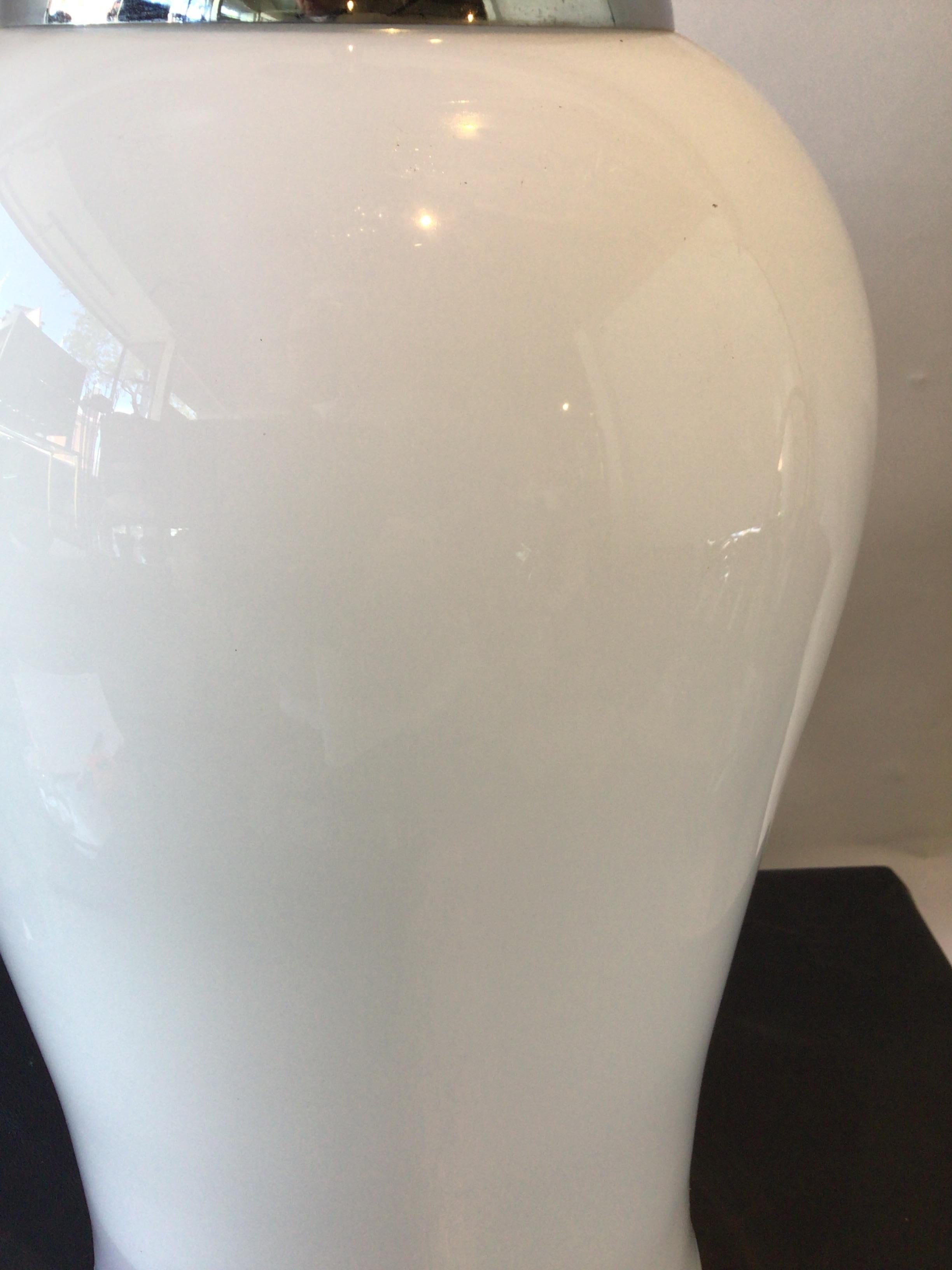 Lámpara Vetri blanca de Murano de los años 80 con detalles cromados en venta 1