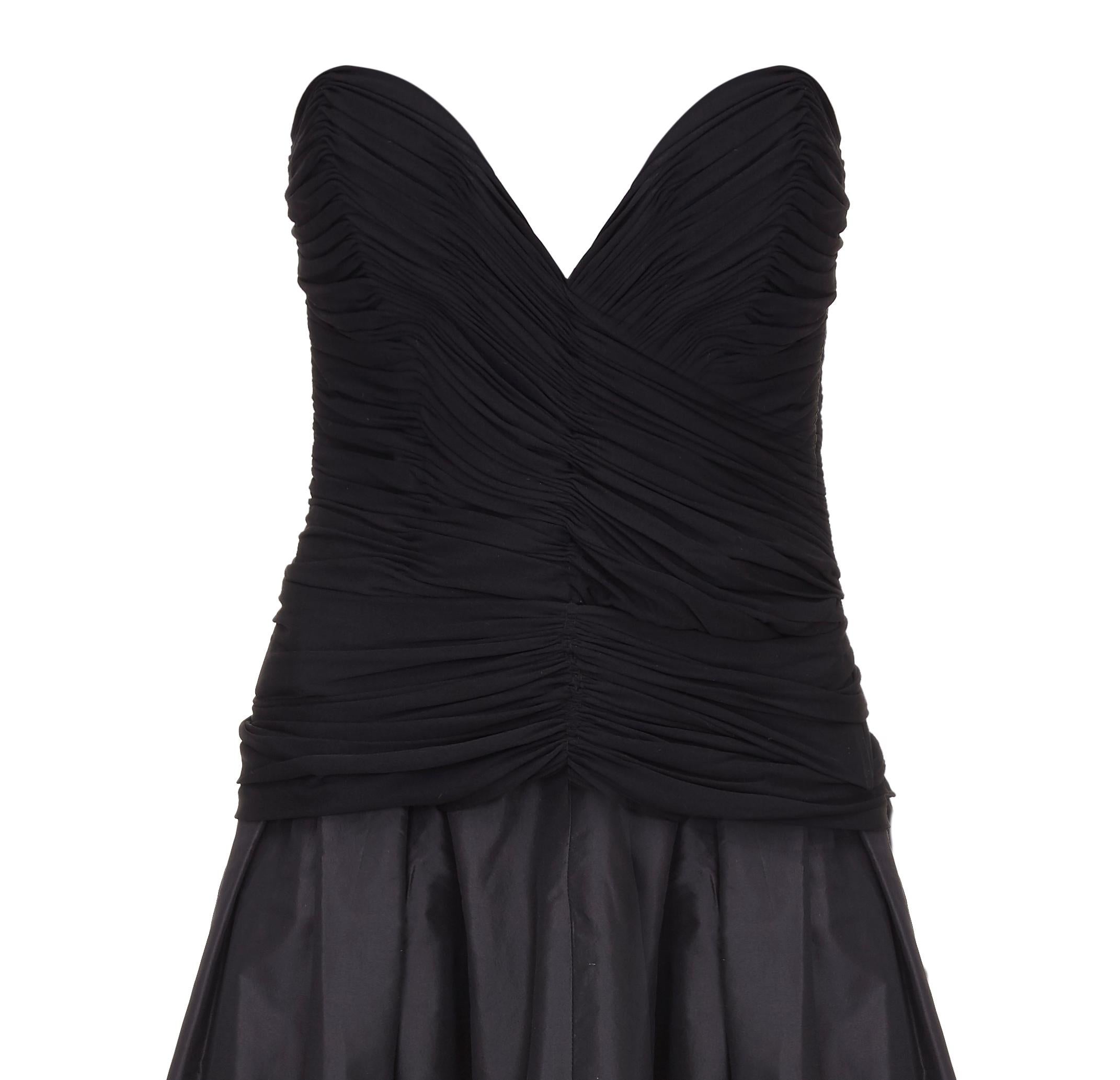 1980s Vicky Tiel Couture Strapless Black Silk Dress In Excellent Condition For Sale In London, GB