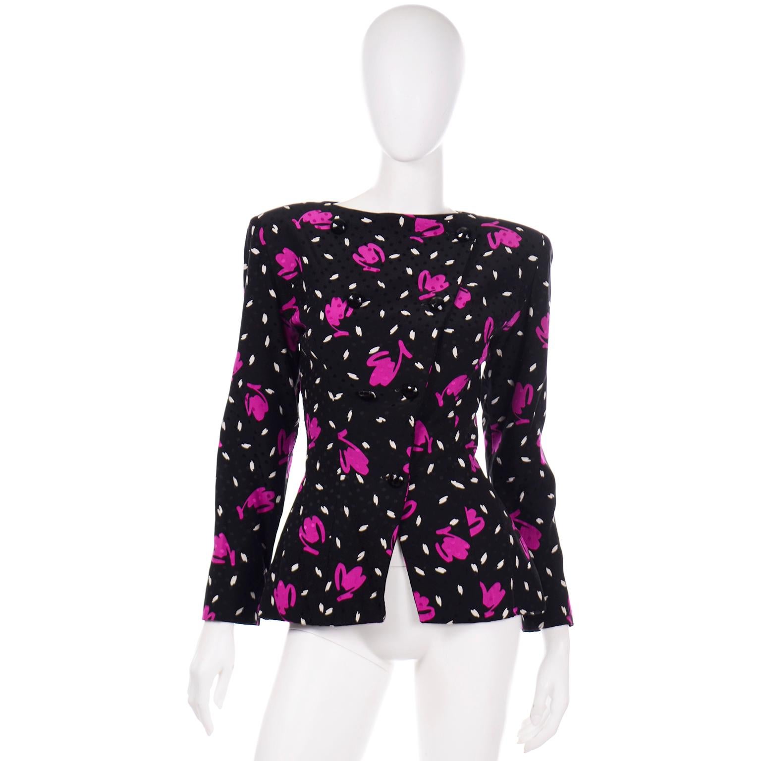 This is a really lovely vintage silk jacket style top from Vicky Tiel Couture in a deep midnight blue tonal dot silk with an abstract pink and white floral design. The top has Tiel's signature fitted waist, creating a slight peplum effect, and