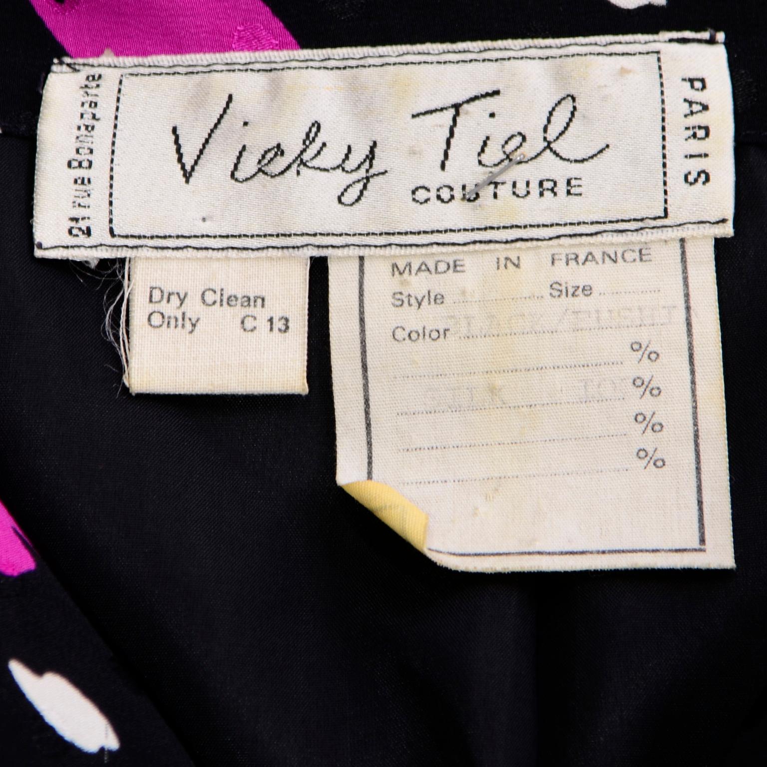 1980er Jahre Vicky Tiel Couture Vintage Marineblaues Top aus abstrakter Seide mit Blumenmuster und Punkten im Angebot 4