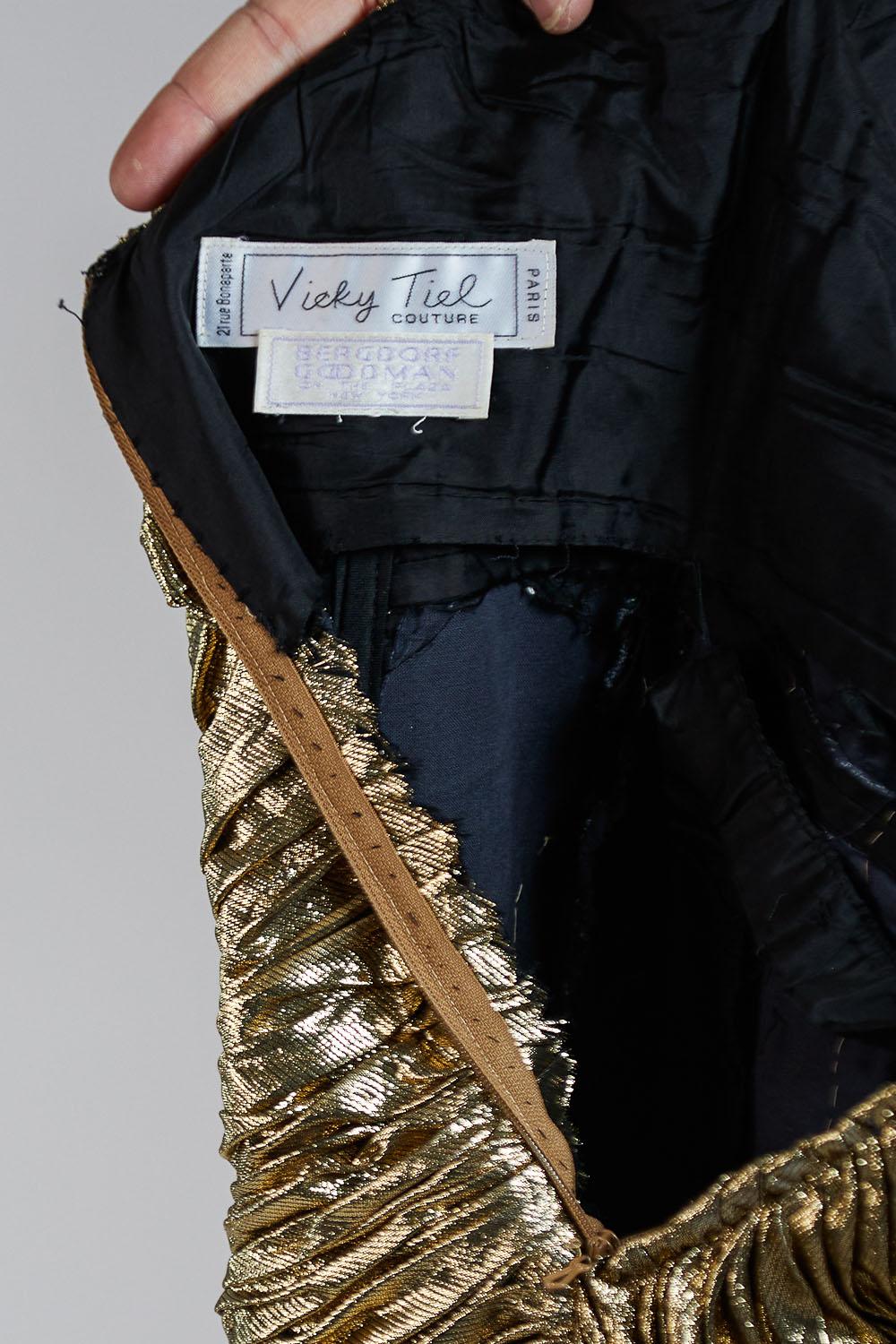 1980S VICKY TIEL FOR BERGDORF GOODMAN Metallic Gold Lamé Ruched Strapless Cockt For Sale 4