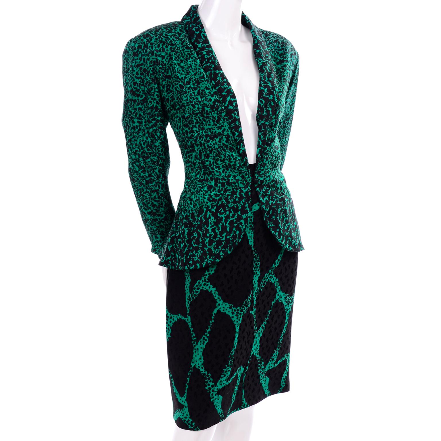 1980s Vicky Tiel Green & Black Abstract Animal Print Silk Skirt & Jacket Suit In Excellent Condition In Portland, OR