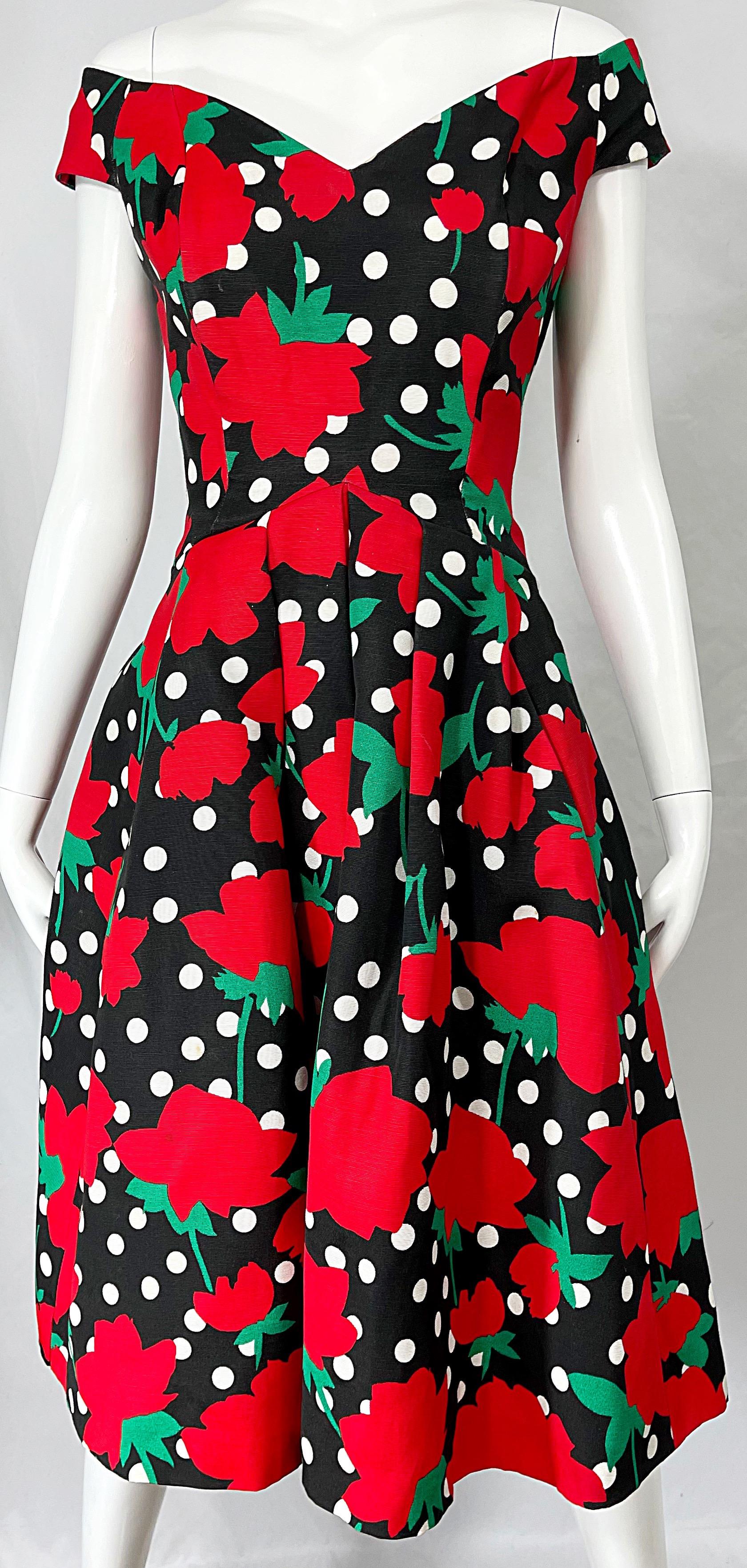 1980er Victor Costa schulterfreies 80er Jahre Kleid mit roten, schwarzen und weißen Tupfen, Gr 8 10 im Angebot 1