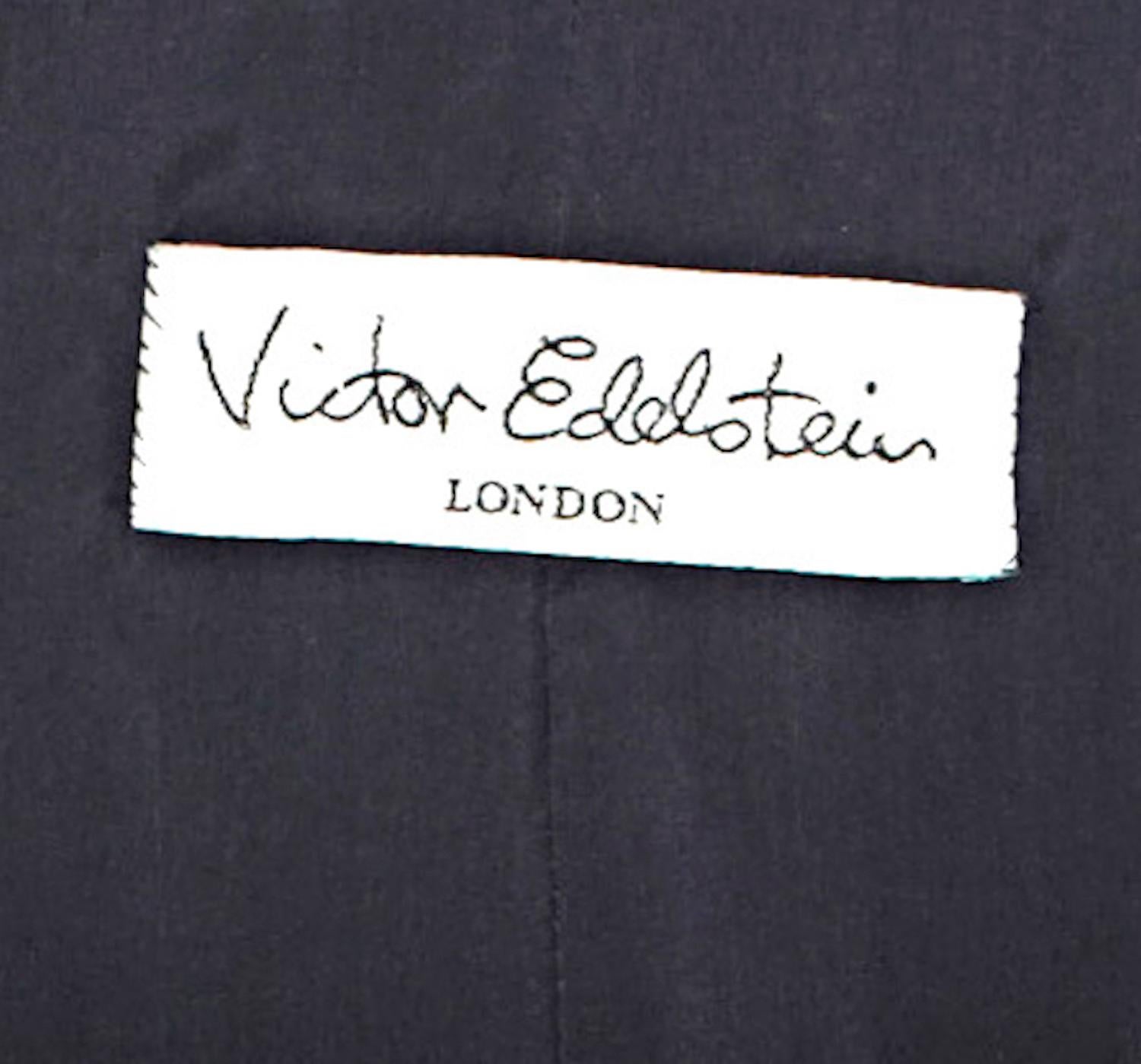 1980er Jahre, Victor Edelstein Couture marinefarbenes Seidenkleid Damen im Angebot