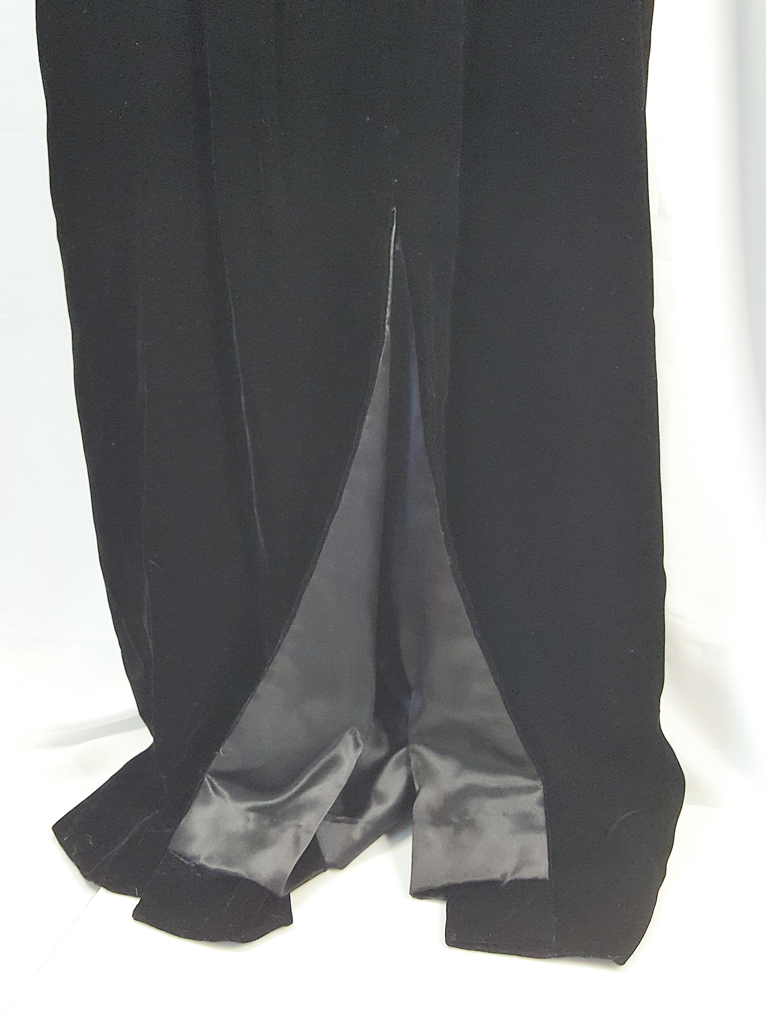 1980s VictorCosta GatheredRuched RedSatin BlackVelvet LongSlit Formal Maxi Gown For Sale 5