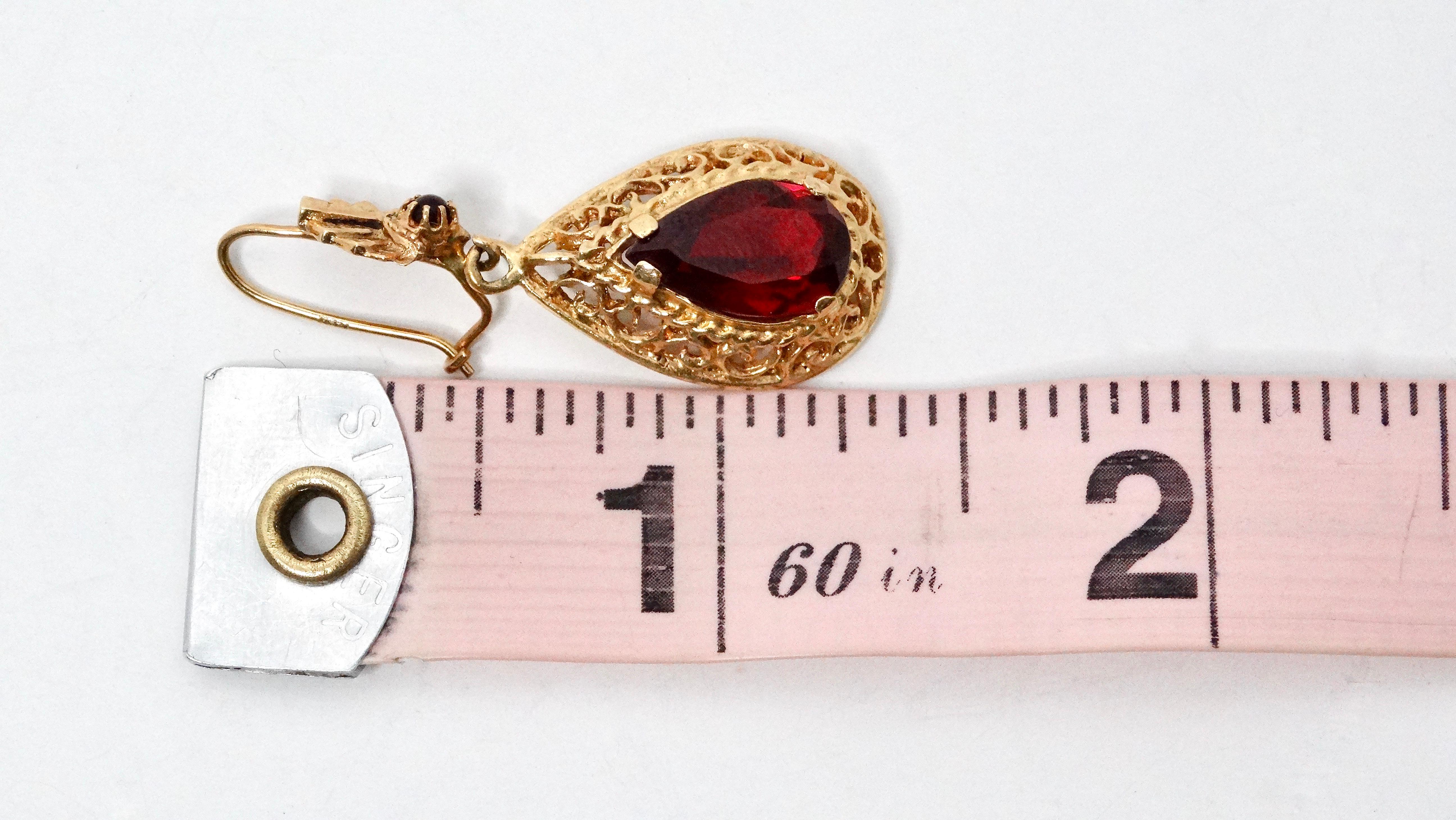 Donna Orecchini a goccia in oro 14k con granato in stile vittoriano degli anni '80 in vendita