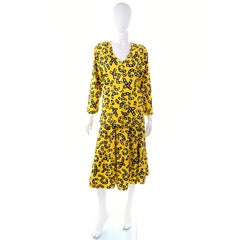 1980s Vintage 2 Pc Skirt & Top Dress In Yellow & Black & White Graphic Print