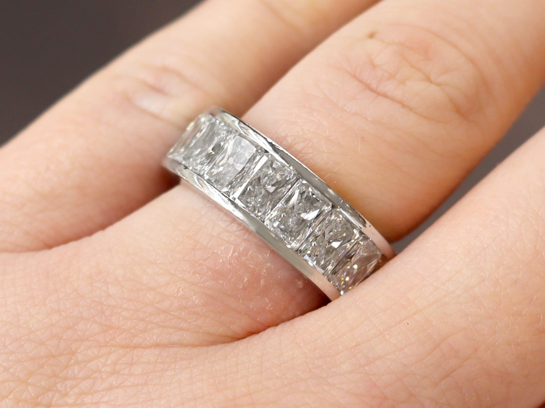Taglio radiant Anello a eternità completa in platino e diamanti da 9,54 carati, vintage, degli anni '80 in vendita