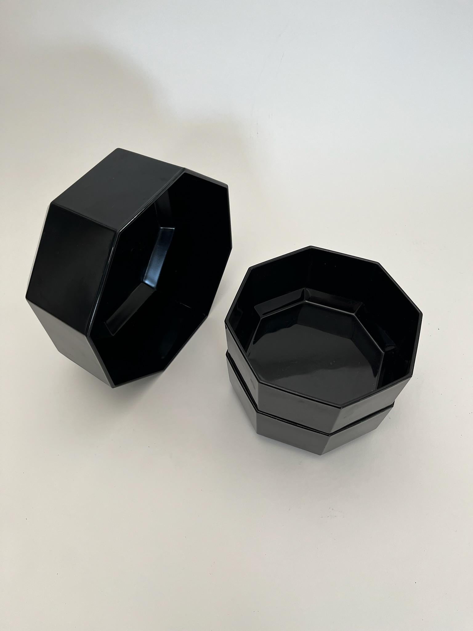 Set di tre ciotole da portata in vetro nero Arcoroc del 1980 in vendita 5