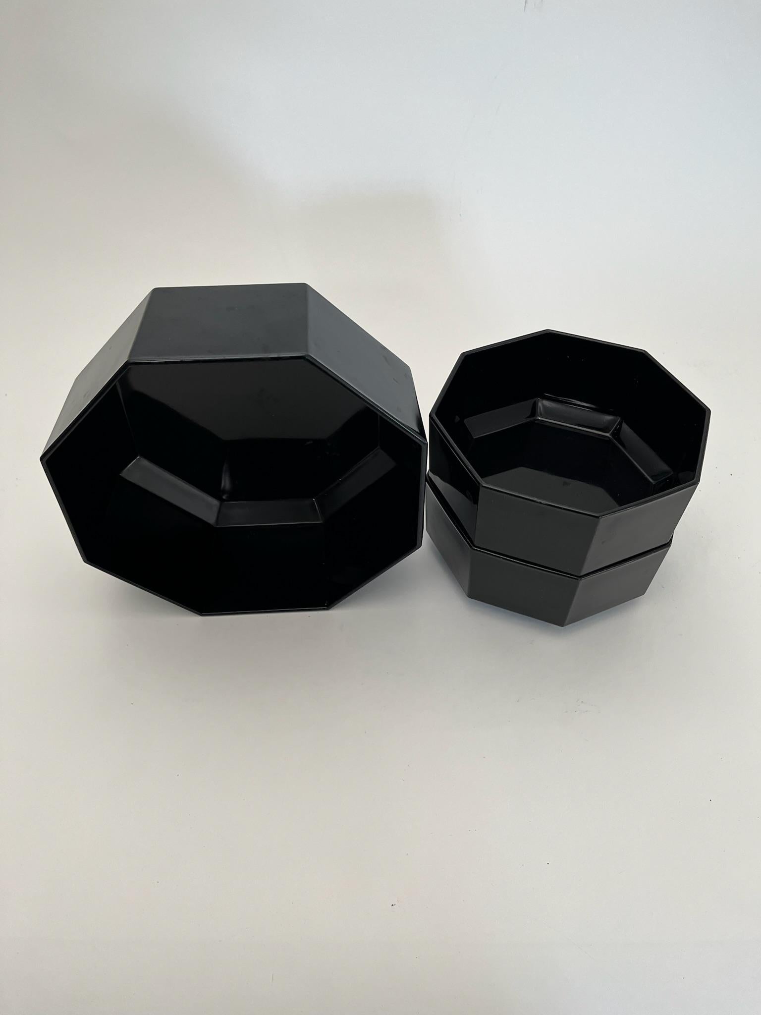 Set di tre ciotole da portata in vetro nero Arcoroc del 1980 in vendita 6